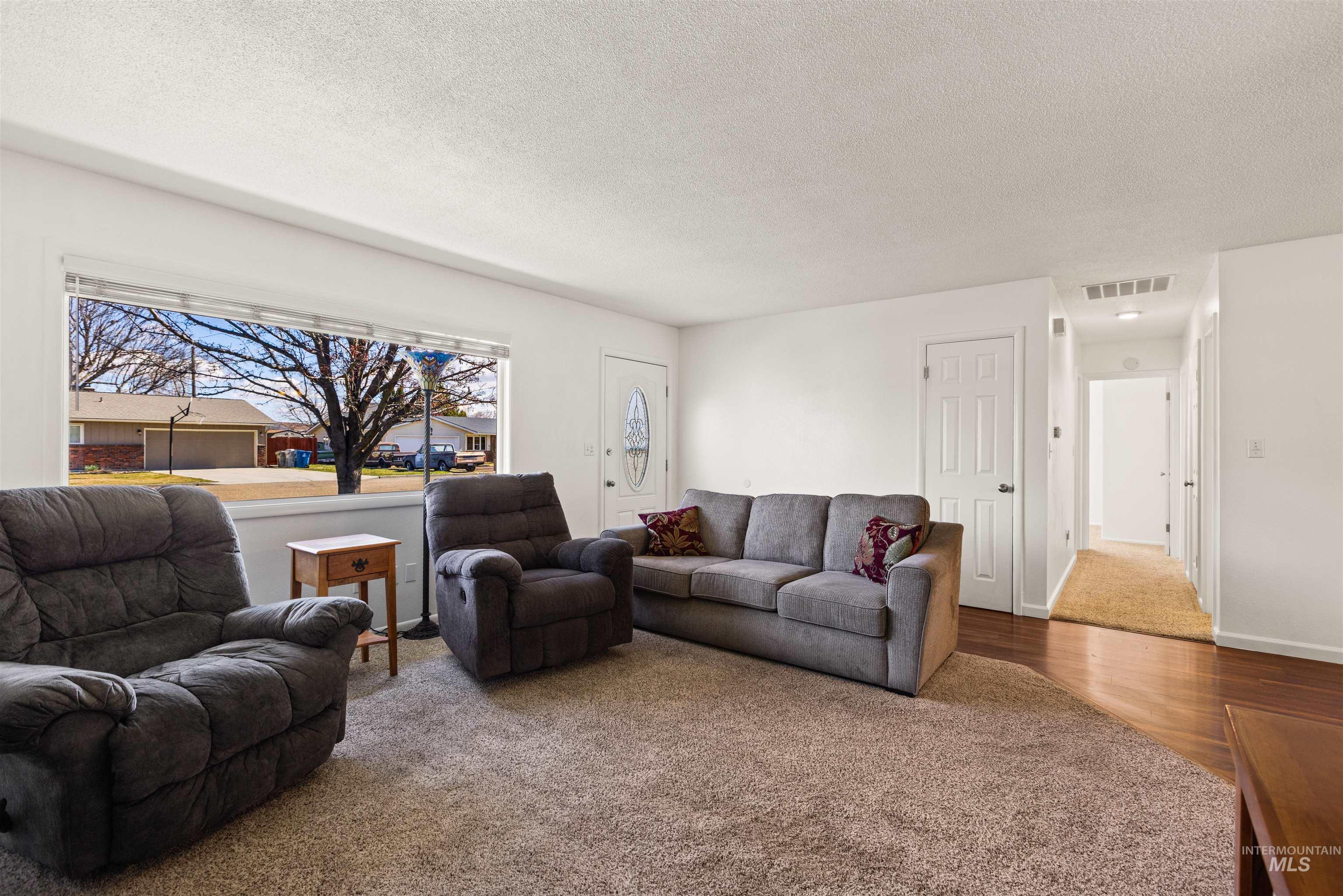 3304 S Illinois Ave, Caldwell, Idaho 83605, 3 Bedrooms, 2 Bathrooms, Residential For Sale, Price $385,000,MLS 98977233