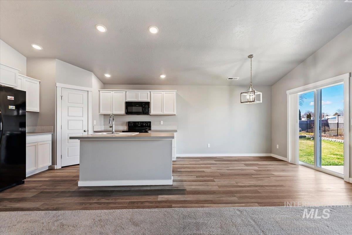 10762 W Camas St, Boise, Idaho 83709, 3 Bedrooms, 2 Bathrooms, Residential For Sale, Price $375,000,MLS 98977234