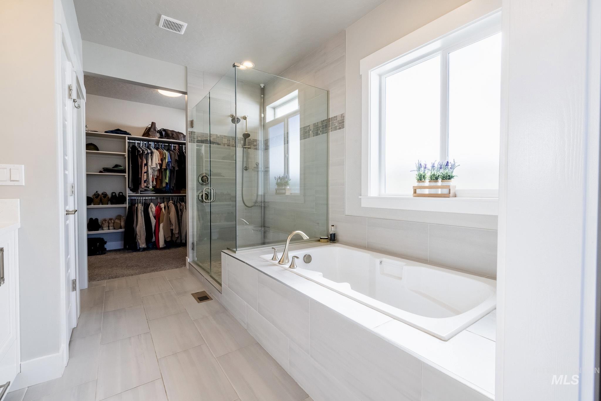 882 E Pascua Dr, Kuna, Idaho 83634, 3 Bedrooms, 2.5 Bathrooms, Residential For Sale, Price $599,999,MLS 98977235