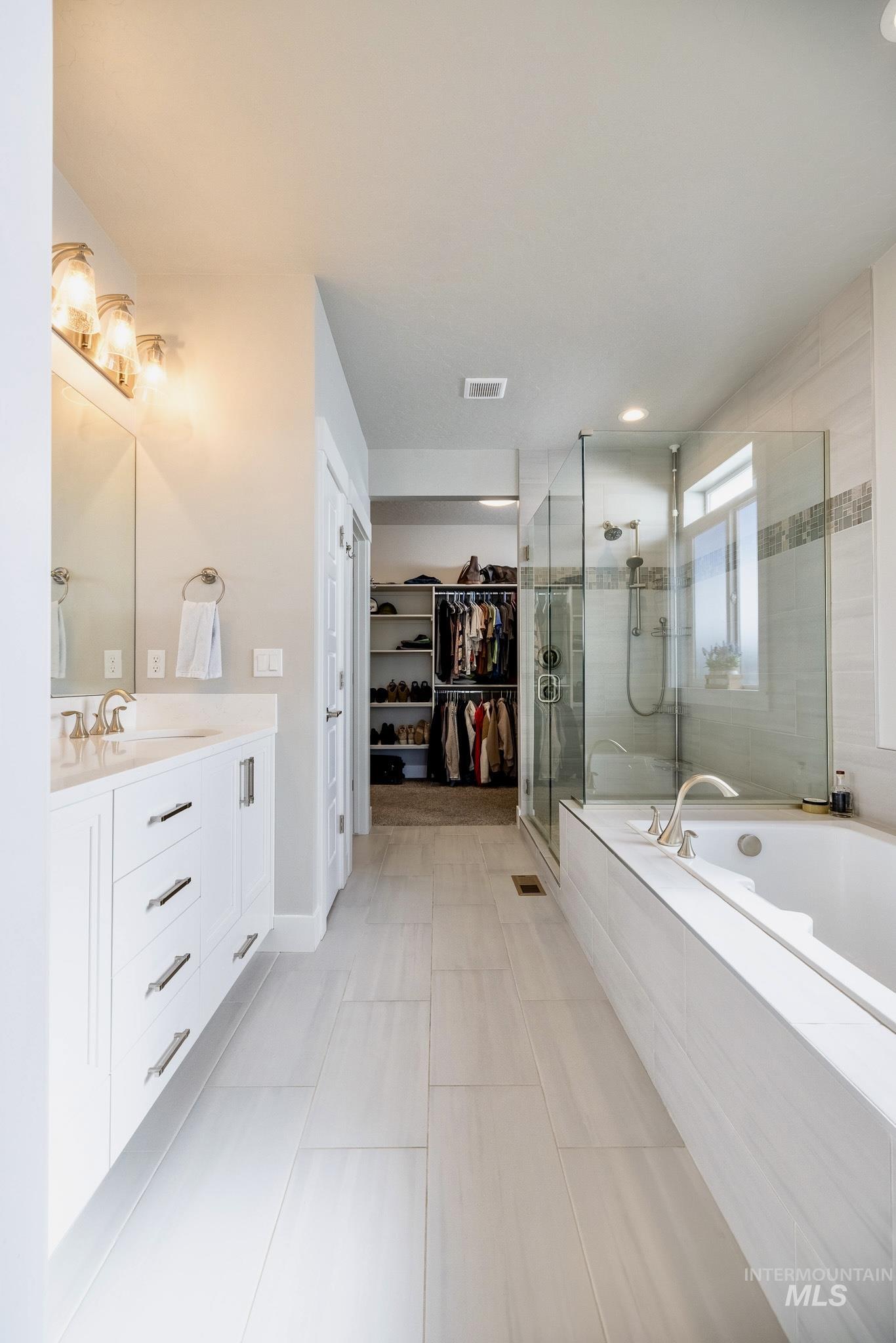 882 E Pascua Dr, Kuna, Idaho 83634, 3 Bedrooms, 2.5 Bathrooms, Residential For Sale, Price $599,999,MLS 98977235