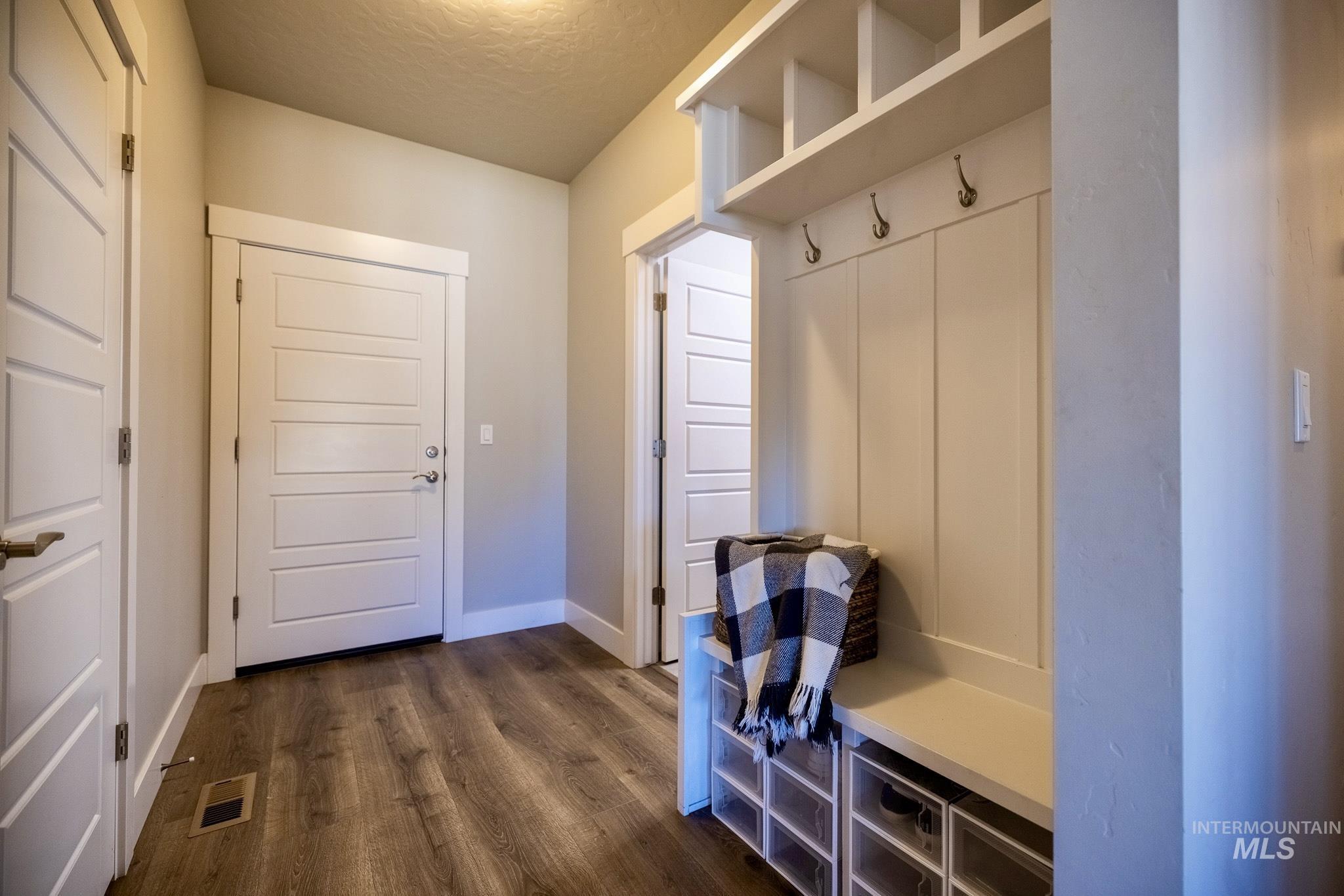 882 E Pascua Dr, Kuna, Idaho 83634, 3 Bedrooms, 2.5 Bathrooms, Residential For Sale, Price $599,999,MLS 98977235