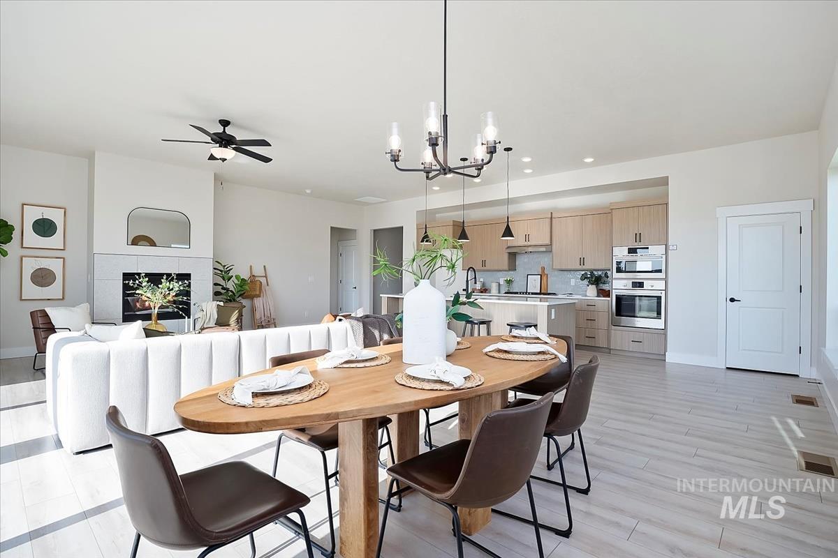 2787 W Warlander, Meridian, Idaho 83642, 3 Bedrooms, 2 Bathrooms, Residential For Sale, Price $579,900, 98977236