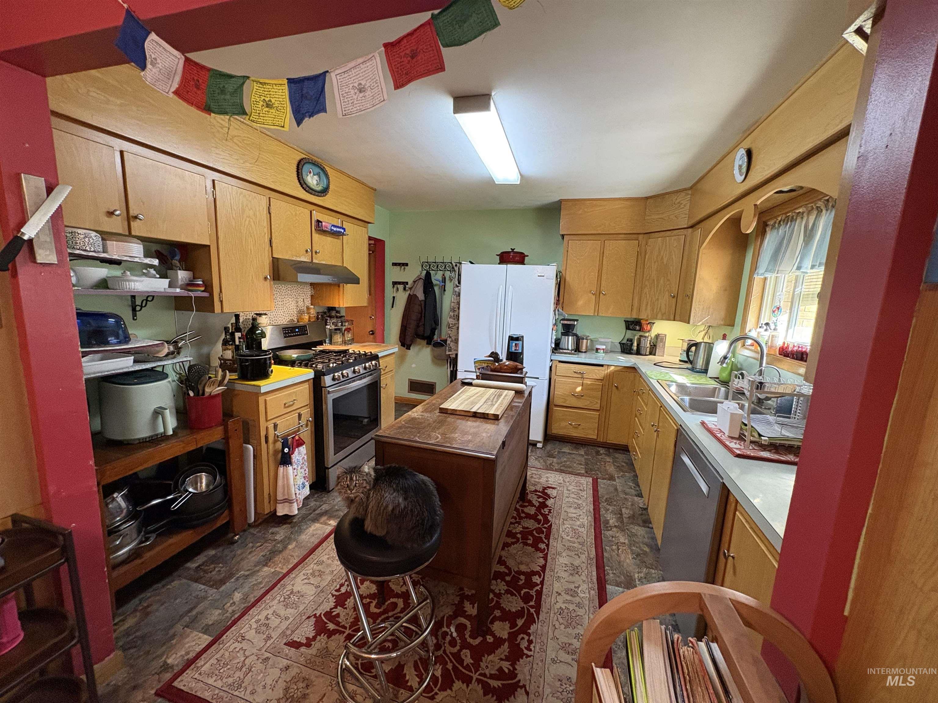 2068 Sherry Ln, Twin Falls, Idaho 83301, 4 Bedrooms, 2 Bathrooms, Residential For Sale, Price $360,000,MLS 98977237