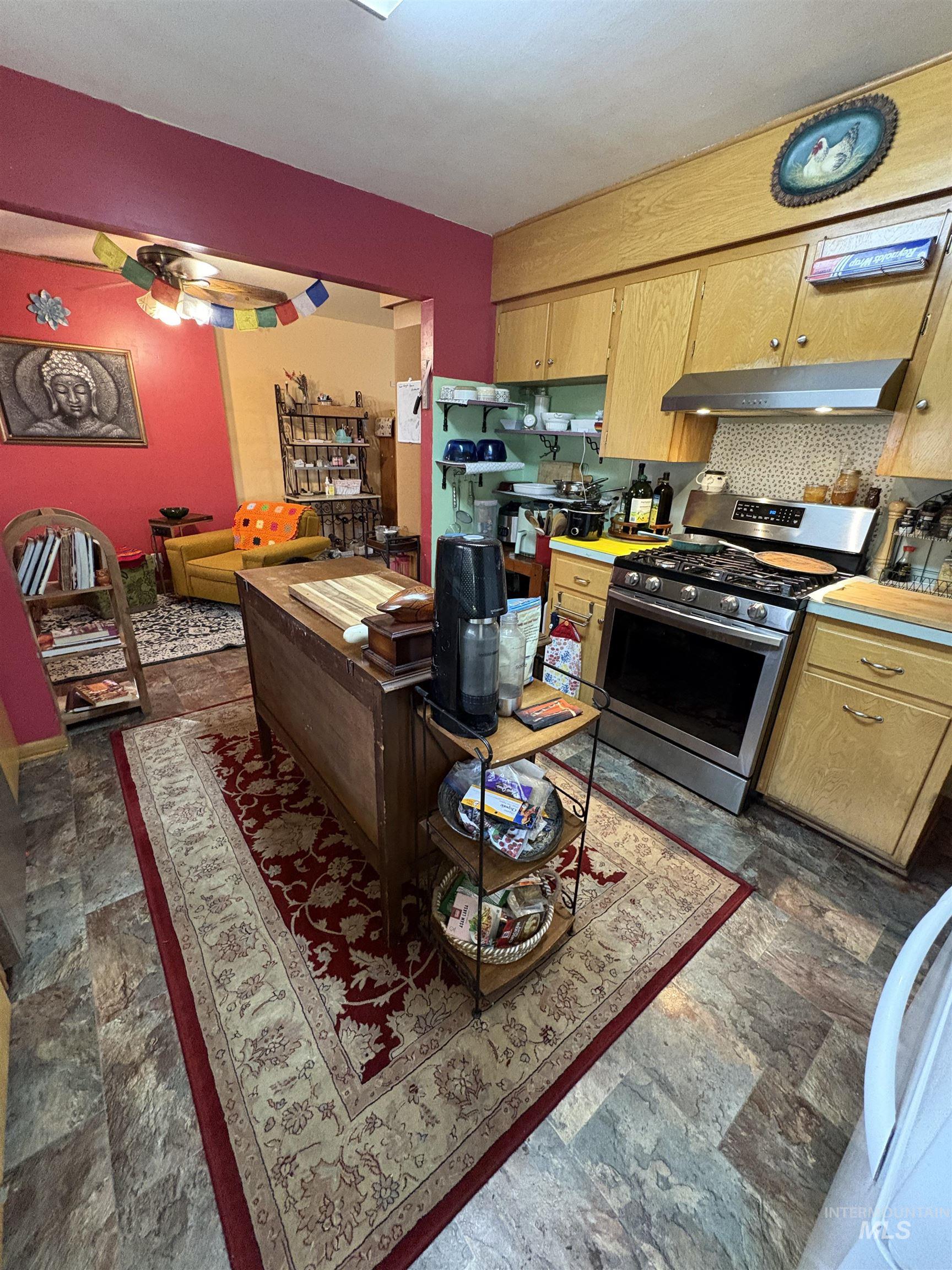 2068 Sherry Ln, Twin Falls, Idaho 83301, 4 Bedrooms, 2 Bathrooms, Residential For Sale, Price $360,000,MLS 98977237