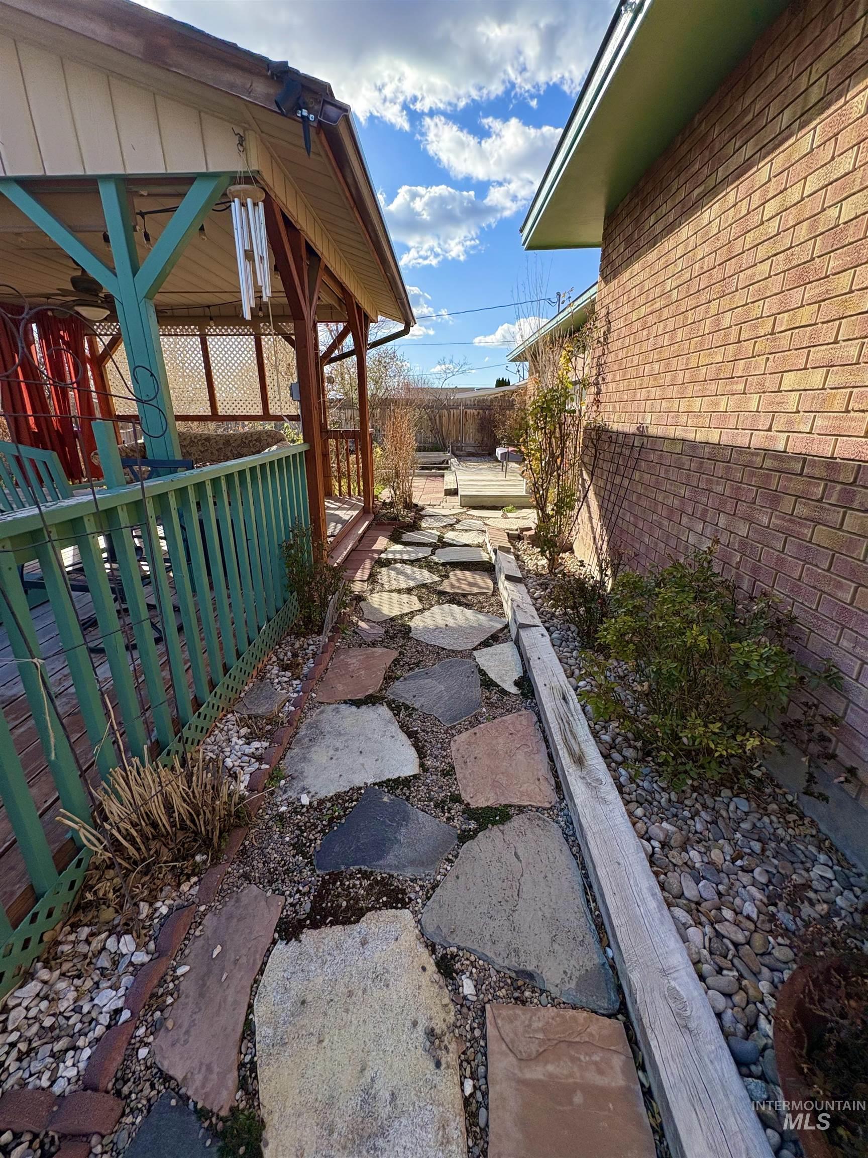 2068 Sherry Ln, Twin Falls, Idaho 83301, 4 Bedrooms, 2 Bathrooms, Residential For Sale, Price $360,000,MLS 98977237