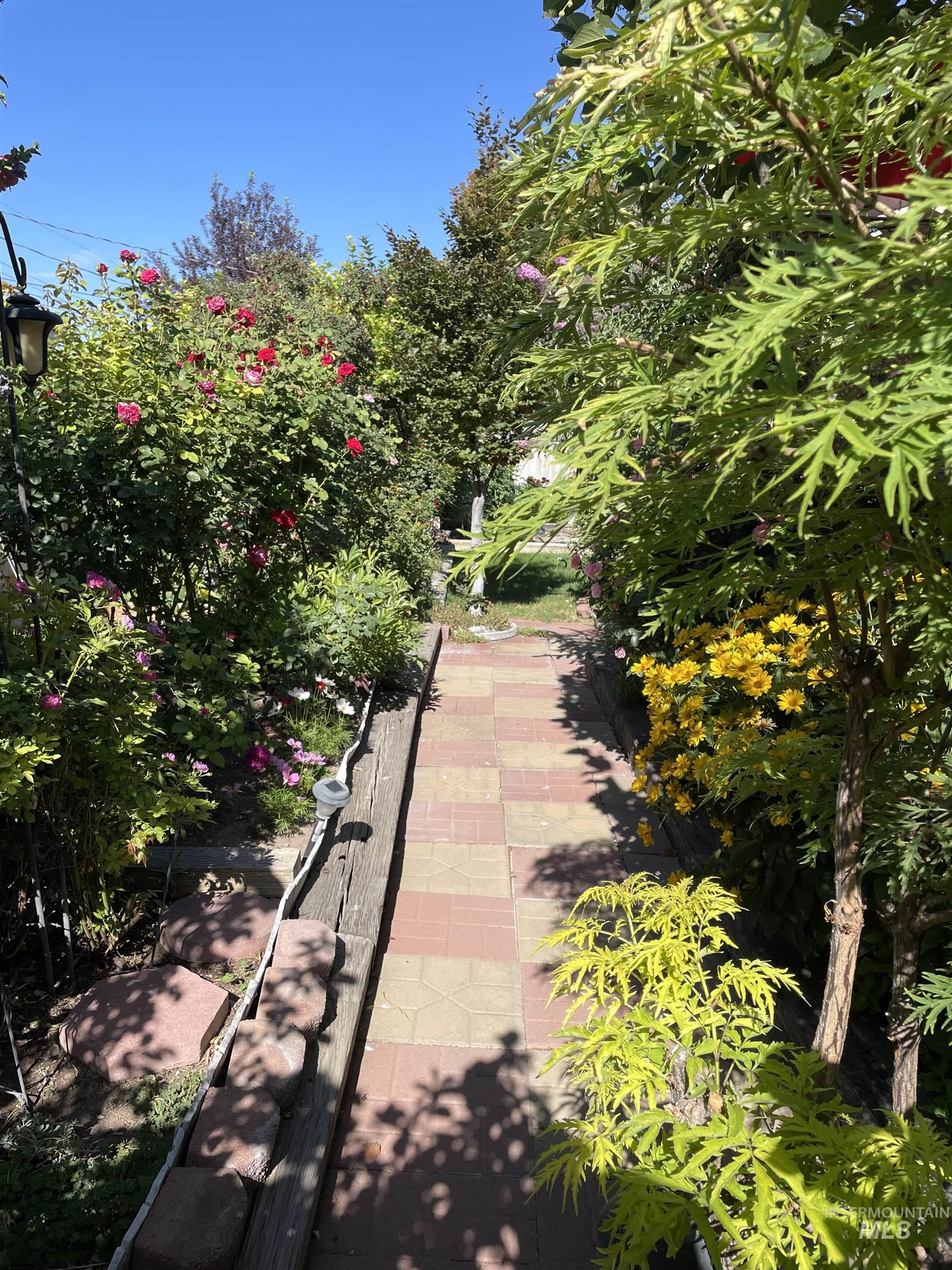 2068 Sherry Ln, Twin Falls, Idaho 83301, 4 Bedrooms, 2 Bathrooms, Residential For Sale, Price $360,000,MLS 98977237