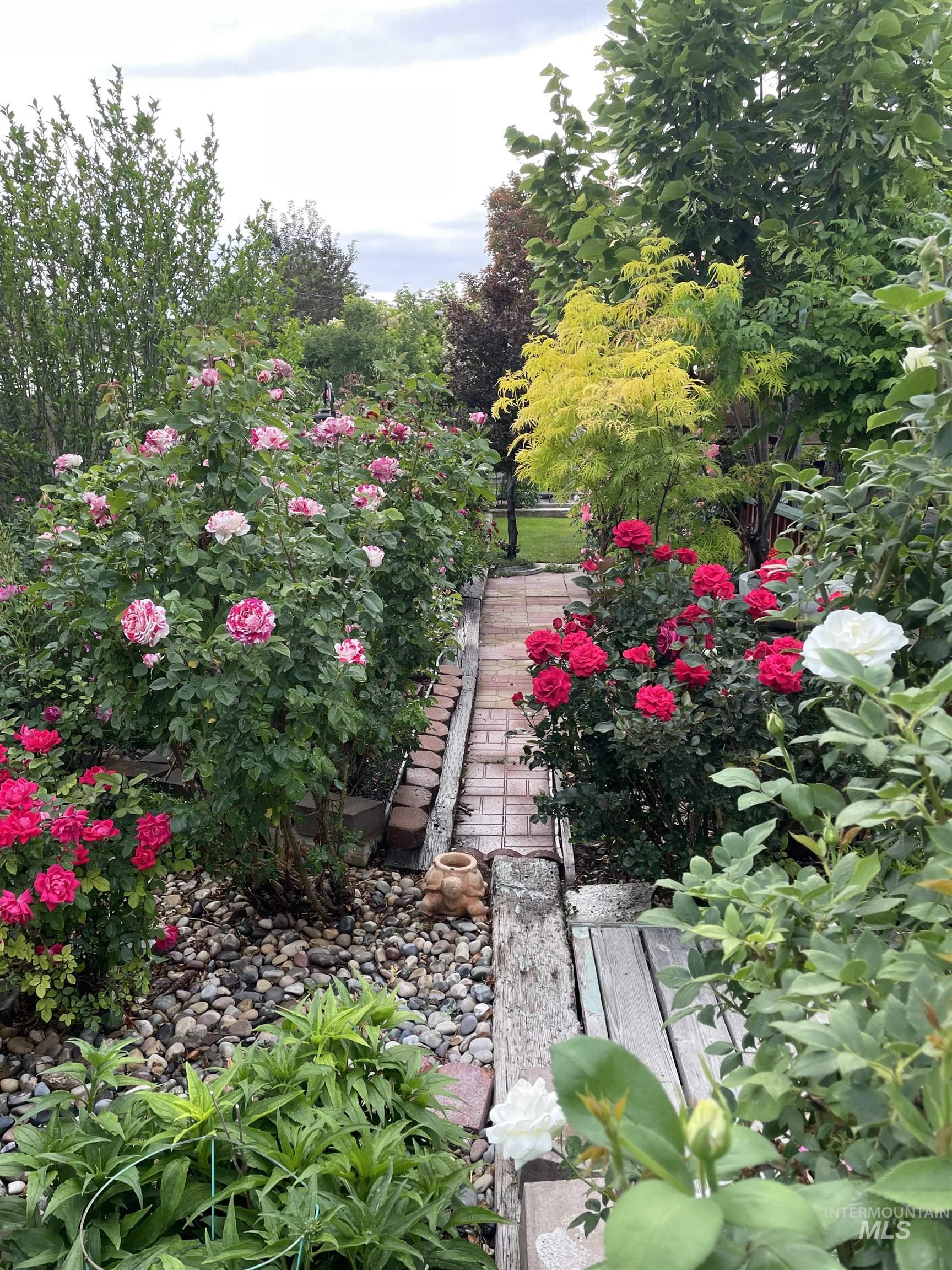 2068 Sherry Ln, Twin Falls, Idaho 83301, 4 Bedrooms, 2 Bathrooms, Residential For Sale, Price $360,000,MLS 98977237