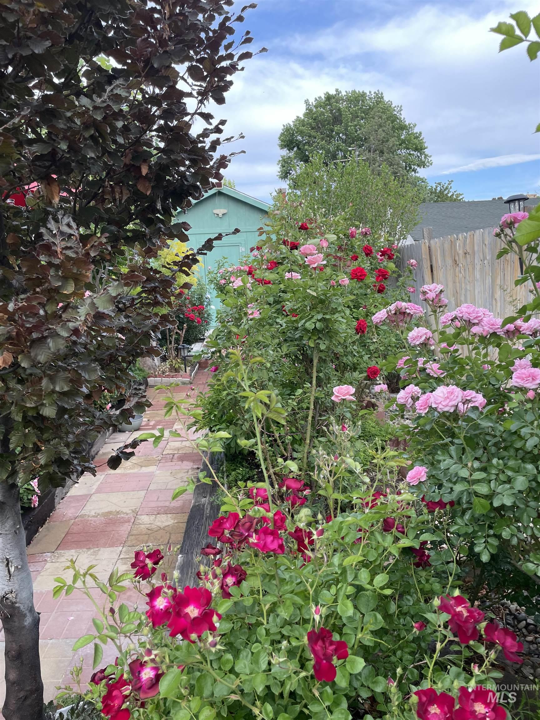 2068 Sherry Ln, Twin Falls, Idaho 83301, 4 Bedrooms, 2 Bathrooms, Residential For Sale, Price $360,000,MLS 98977237