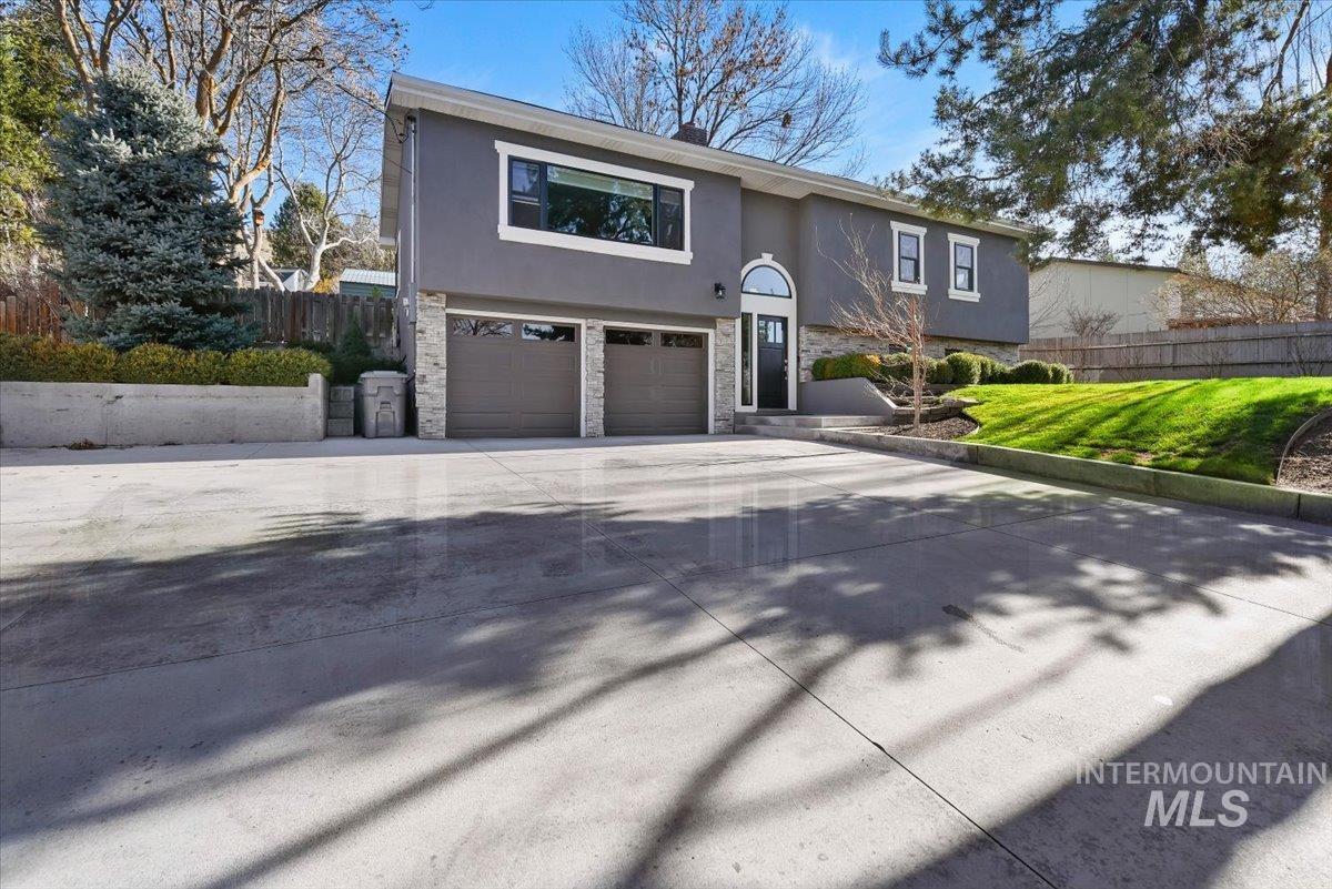5320 W Hill Rd, Boise, Idaho 83703, 4 Bedrooms, 2.5 Bathrooms, Residential For Sale, Price $589,000, 98977238