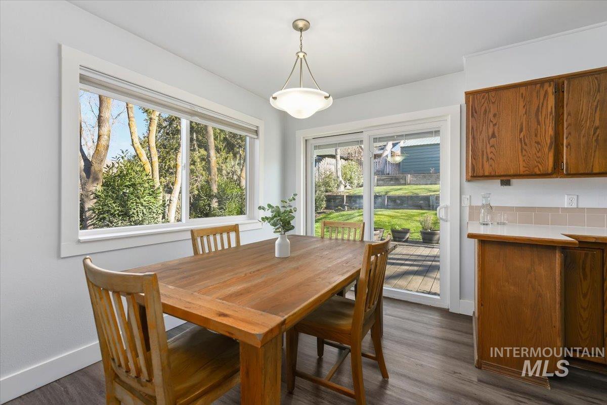 5320 W Hill Rd, Boise, Idaho 83703, 4 Bedrooms, 2.5 Bathrooms, Residential For Sale, Price $619,000,MLS 98977238