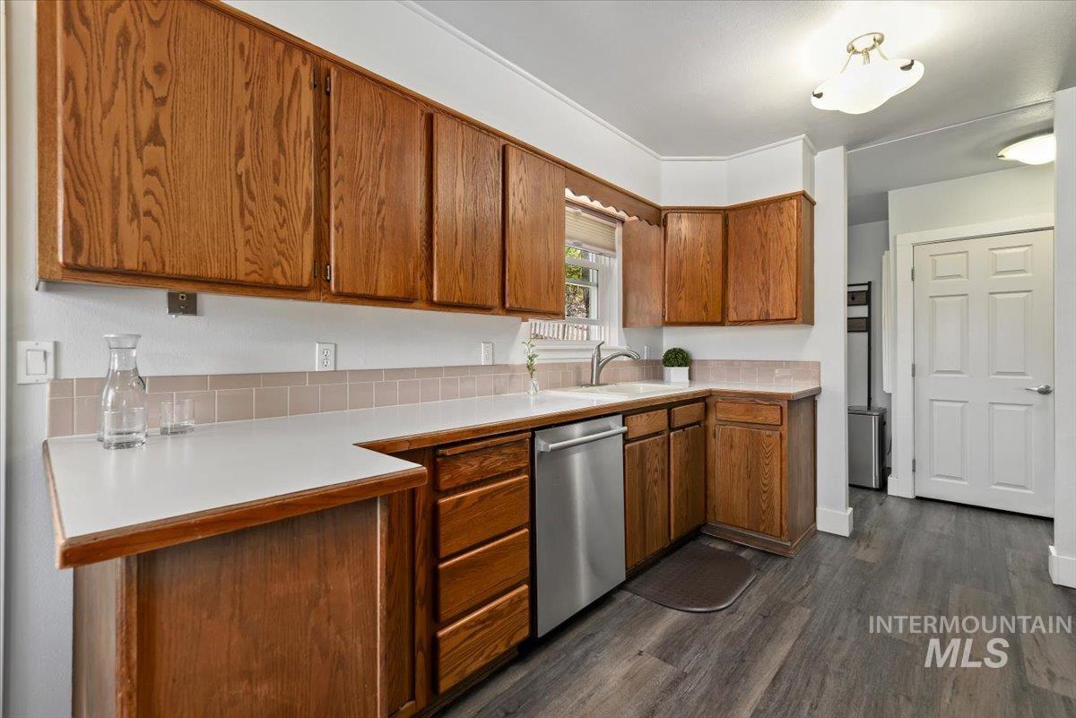 5320 W Hill Rd, Boise, Idaho 83703, 4 Bedrooms, 2.5 Bathrooms, Residential For Sale, Price $619,000,MLS 98977238