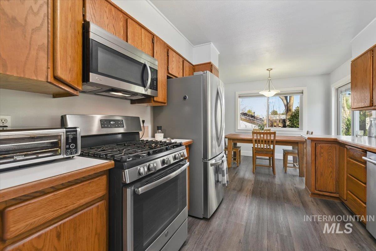 5320 W Hill Rd, Boise, Idaho 83703, 4 Bedrooms, 2.5 Bathrooms, Residential For Sale, Price $619,000,MLS 98977238