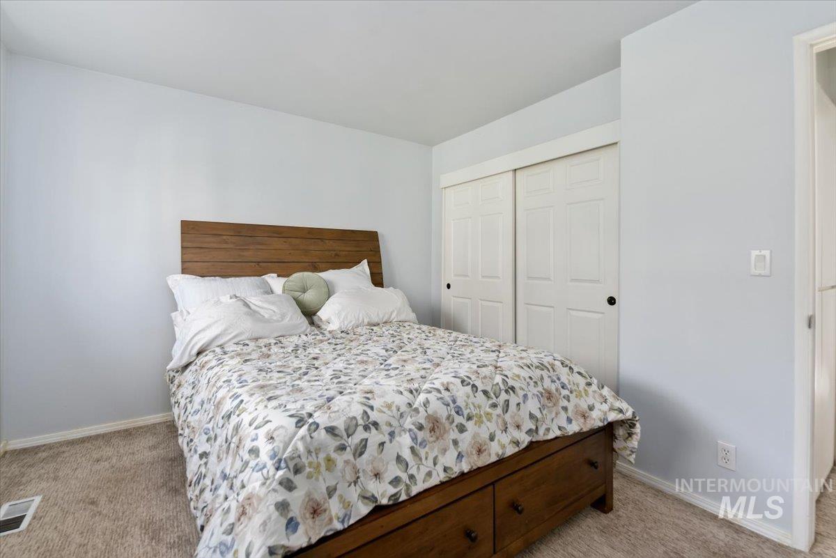 5320 W Hill Rd, Boise, Idaho 83703, 4 Bedrooms, 2.5 Bathrooms, Residential For Sale, Price $619,000,MLS 98977238