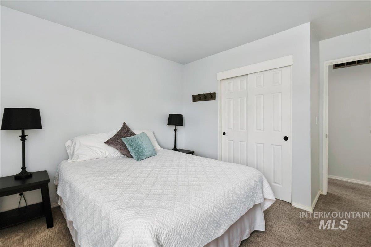 5320 W Hill Rd, Boise, Idaho 83703, 4 Bedrooms, 2.5 Bathrooms, Residential For Sale, Price $619,000,MLS 98977238