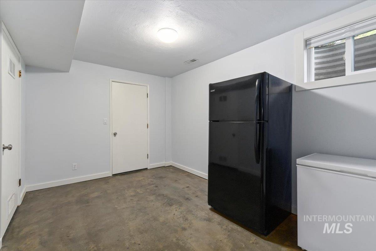 5320 W Hill Rd, Boise, Idaho 83703, 4 Bedrooms, 2.5 Bathrooms, Residential For Sale, Price $619,000,MLS 98977238