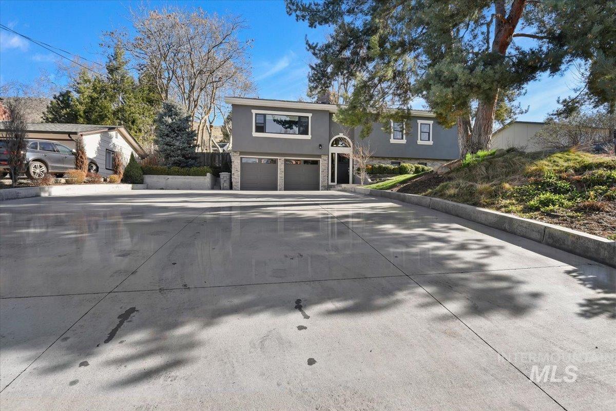 5320 W Hill Rd, Boise, Idaho 83703, 4 Bedrooms, 2.5 Bathrooms, Residential For Sale, Price $619,000,MLS 98977238