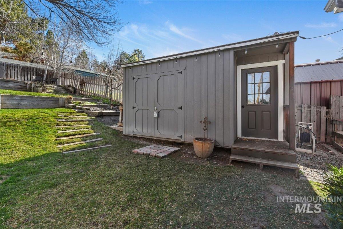 5320 W Hill Rd, Boise, Idaho 83703, 4 Bedrooms, 2.5 Bathrooms, Residential For Sale, Price $619,000,MLS 98977238