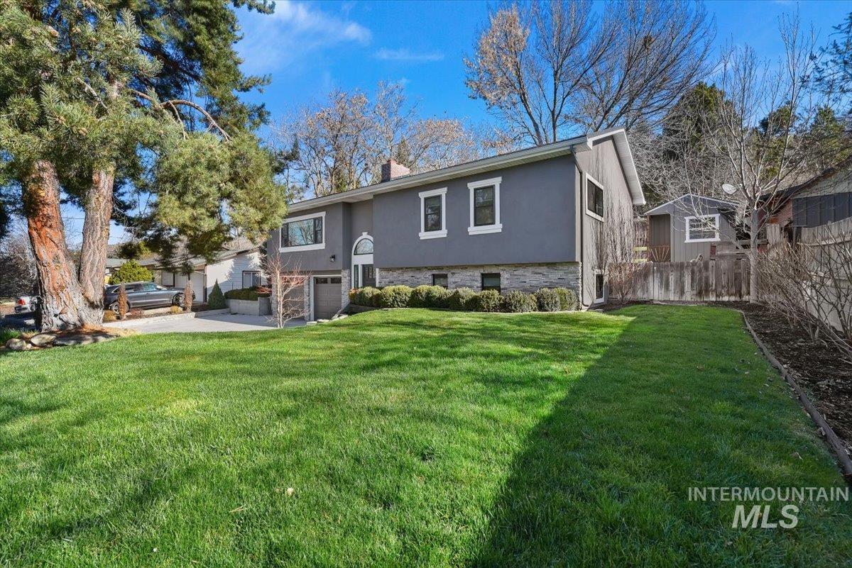 5320 W Hill Rd, Boise, Idaho 83703, 4 Bedrooms, 2.5 Bathrooms, Residential For Sale, Price $619,000,MLS 98977238