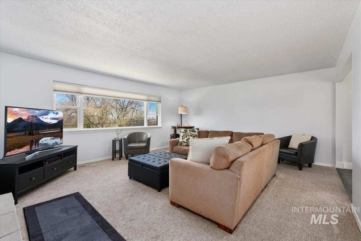 5320 W Hill Rd, Boise, Idaho 83703, 4 Bedrooms, 2.5 Bathrooms, Residential For Sale, Price $619,000,MLS 98977238