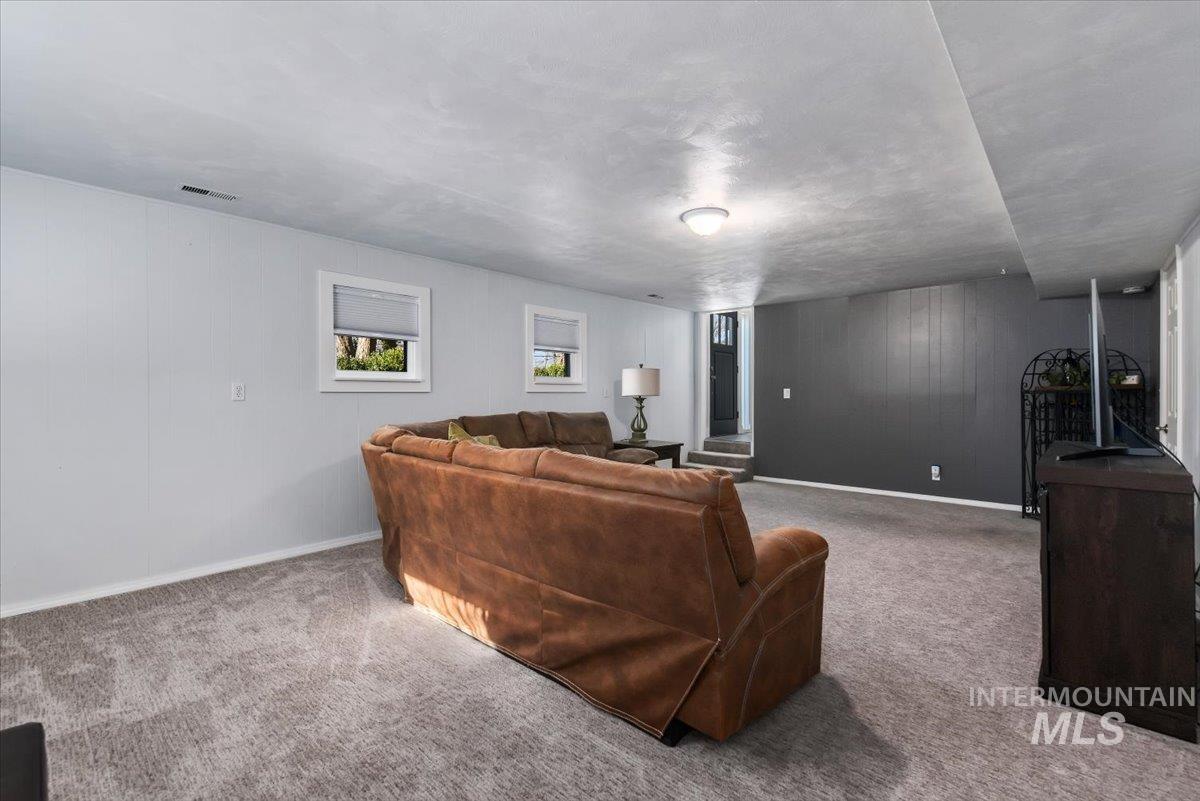 5320 W Hill Rd, Boise, Idaho 83703, 4 Bedrooms, 2.5 Bathrooms, Residential For Sale, Price $619,000,MLS 98977238