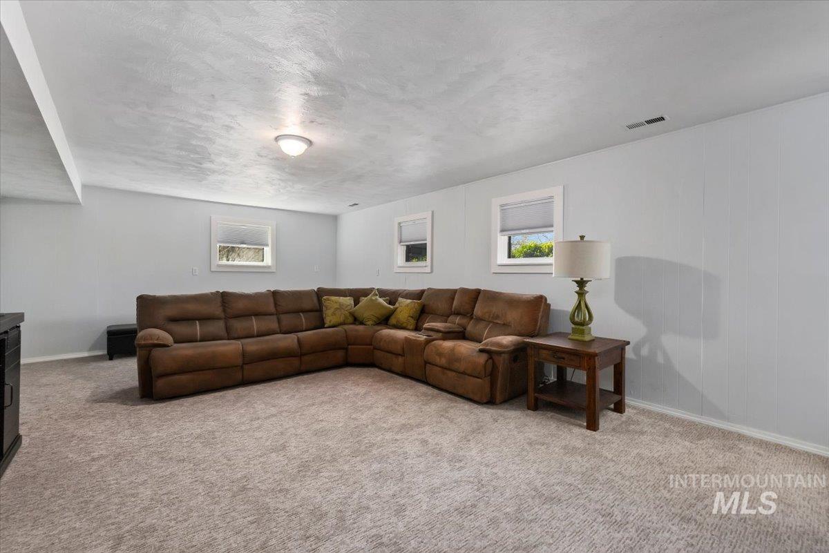 5320 W Hill Rd, Boise, Idaho 83703, 4 Bedrooms, 2.5 Bathrooms, Residential For Sale, Price $619,000,MLS 98977238