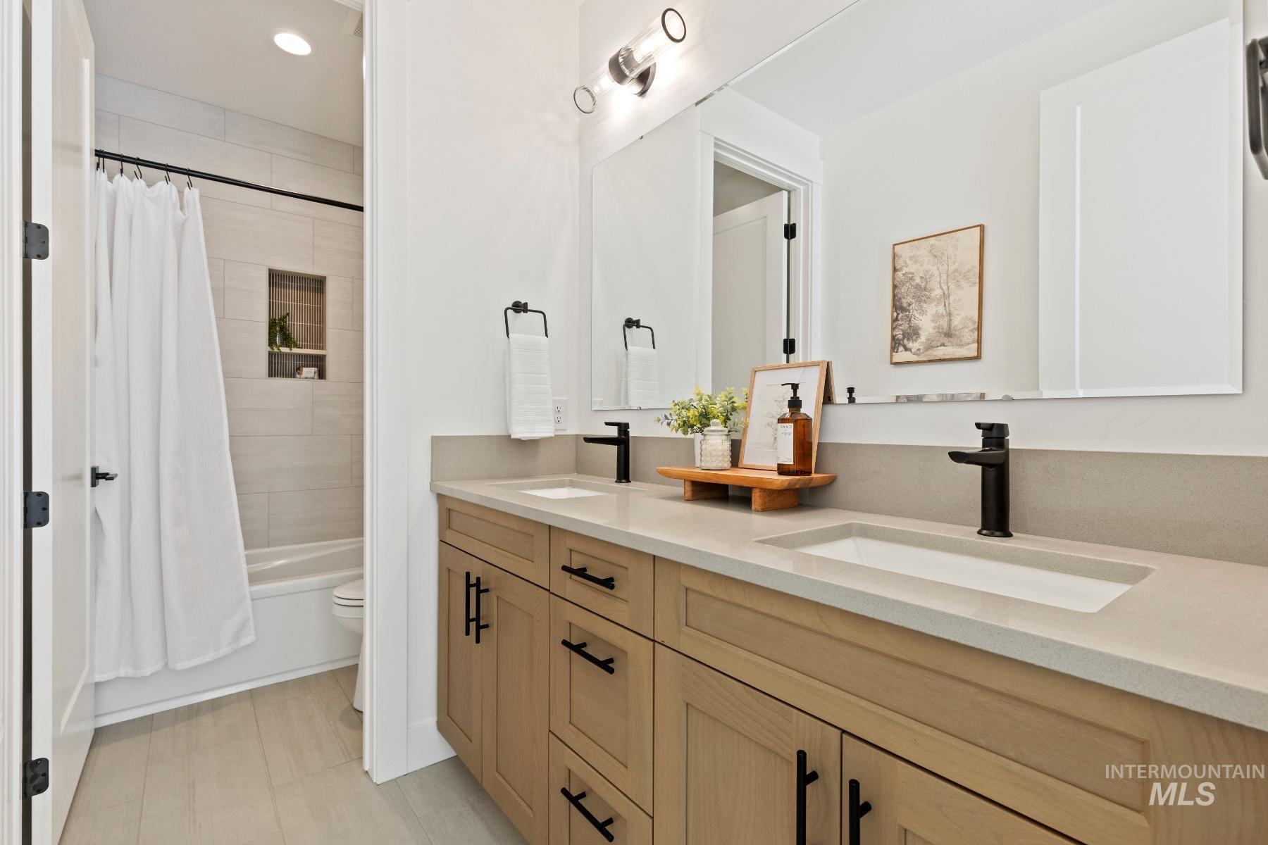 6537 W Danes Dr, Eagle, Idaho 83616, 4 Bedrooms, 2.5 Bathrooms, Residential For Sale, Price $869,000,MLS 98977239