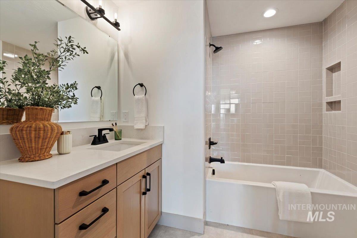 6426 W Danes Dr., Eagle, Idaho 83616, 5 Bedrooms, 3.5 Bathrooms, Residential For Sale, Price $1,029,000, 98977242