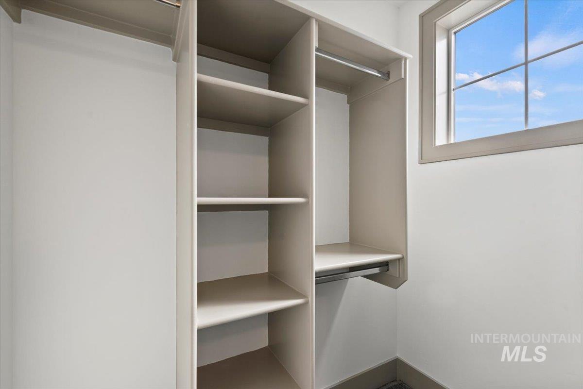 6426 W Danes Dr., Eagle, Idaho 83616, 5 Bedrooms, 3.5 Bathrooms, Residential For Sale, Price $1,029,000, 98977242