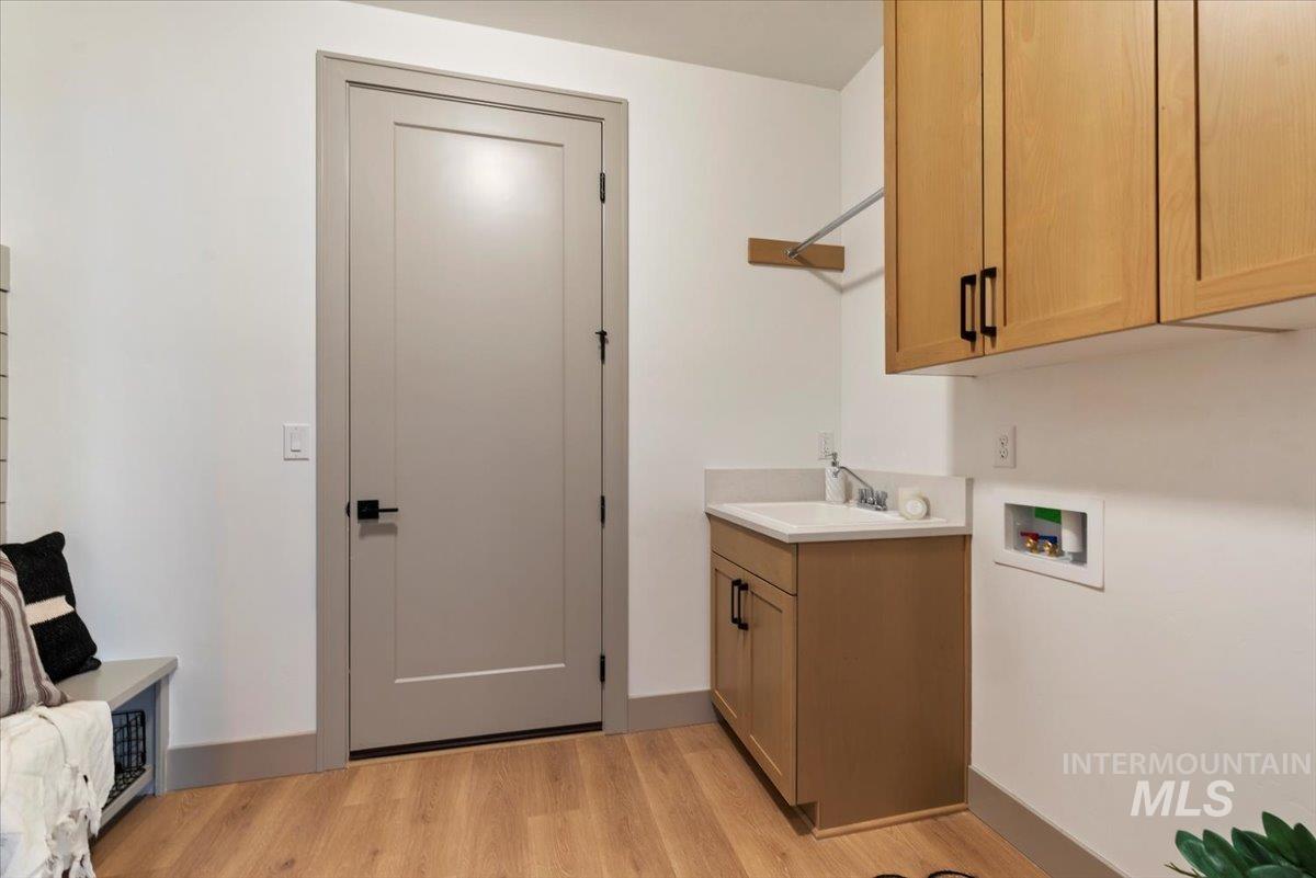 6426 W Danes Dr., Eagle, Idaho 83616, 5 Bedrooms, 3.5 Bathrooms, Residential For Sale, Price $1,029,000, 98977242