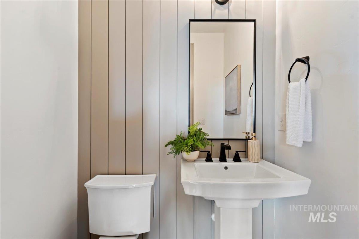 6426 W Danes Dr., Eagle, Idaho 83616, 5 Bedrooms, 3.5 Bathrooms, Residential For Sale, Price $1,029,000, 98977242