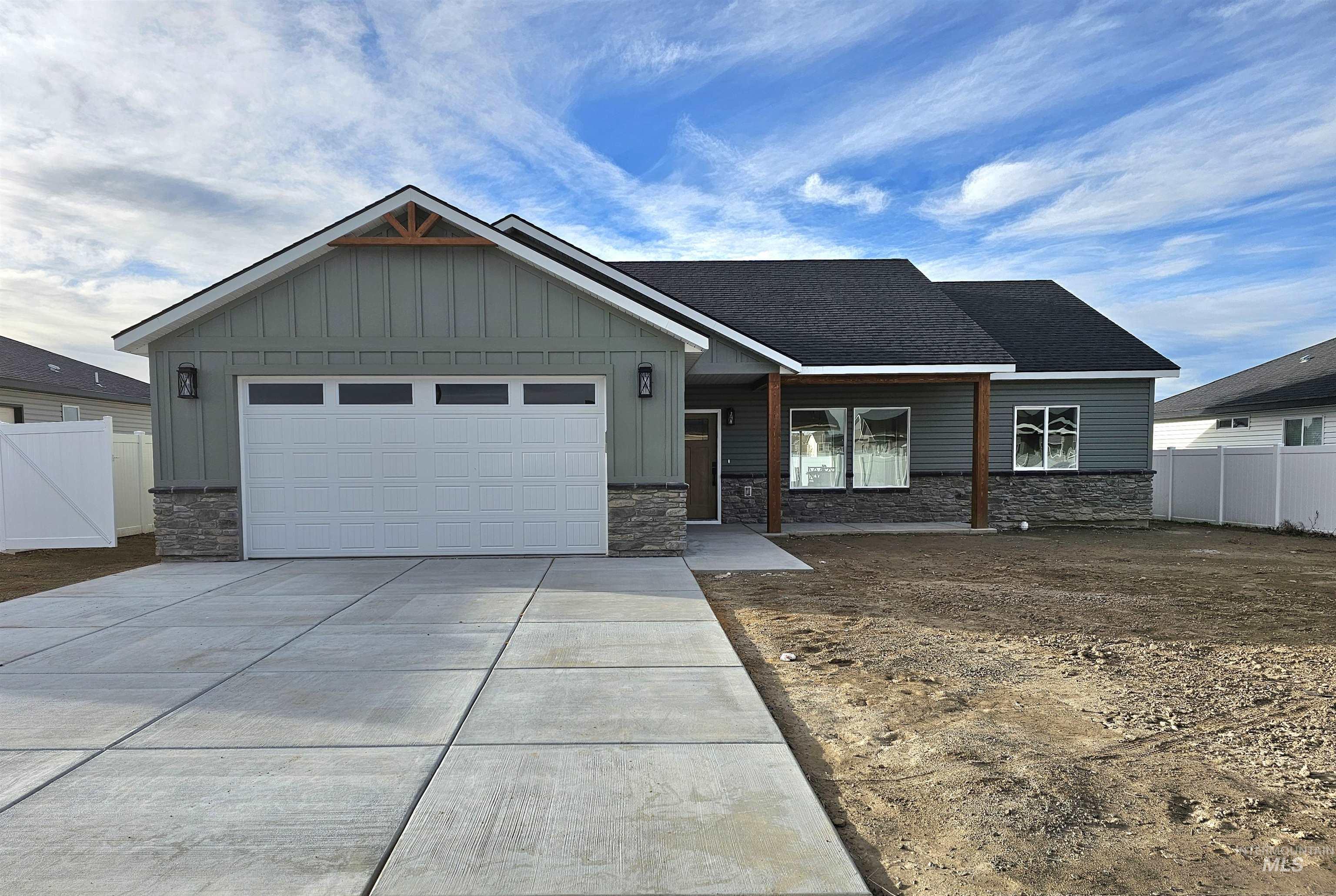 1309 18th Ave N, Jerome, Idaho 83338, 3 Bedrooms, 4 Bathrooms, Residential For Sale, Price $364,900,MLS 98977243