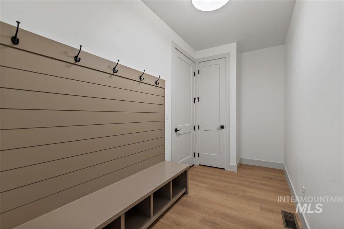 6340 W Largo Dr, Eagle, Idaho 83646, 5 Bedrooms, 4 Bathrooms, Residential For Sale, Price $864,000,MLS 98977245