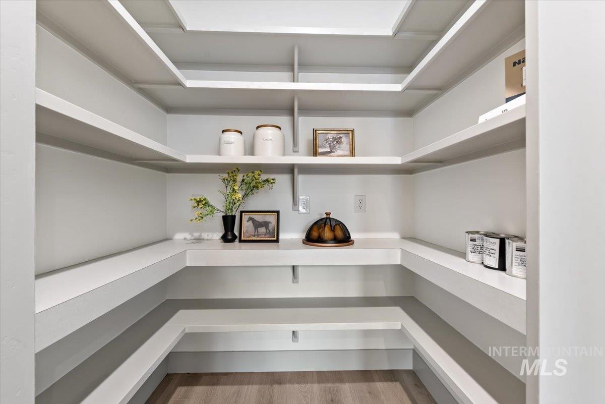 6360 W Largo Dr, Eagle, Idaho 83616, 5 Bedrooms, 2.5 Bathrooms, Residential For Sale, Price $778,000,MLS 98977247