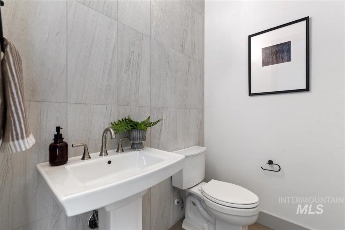 6360 W Largo Dr, Eagle, Idaho 83616, 5 Bedrooms, 2.5 Bathrooms, Residential For Sale, Price $778,000,MLS 98977247