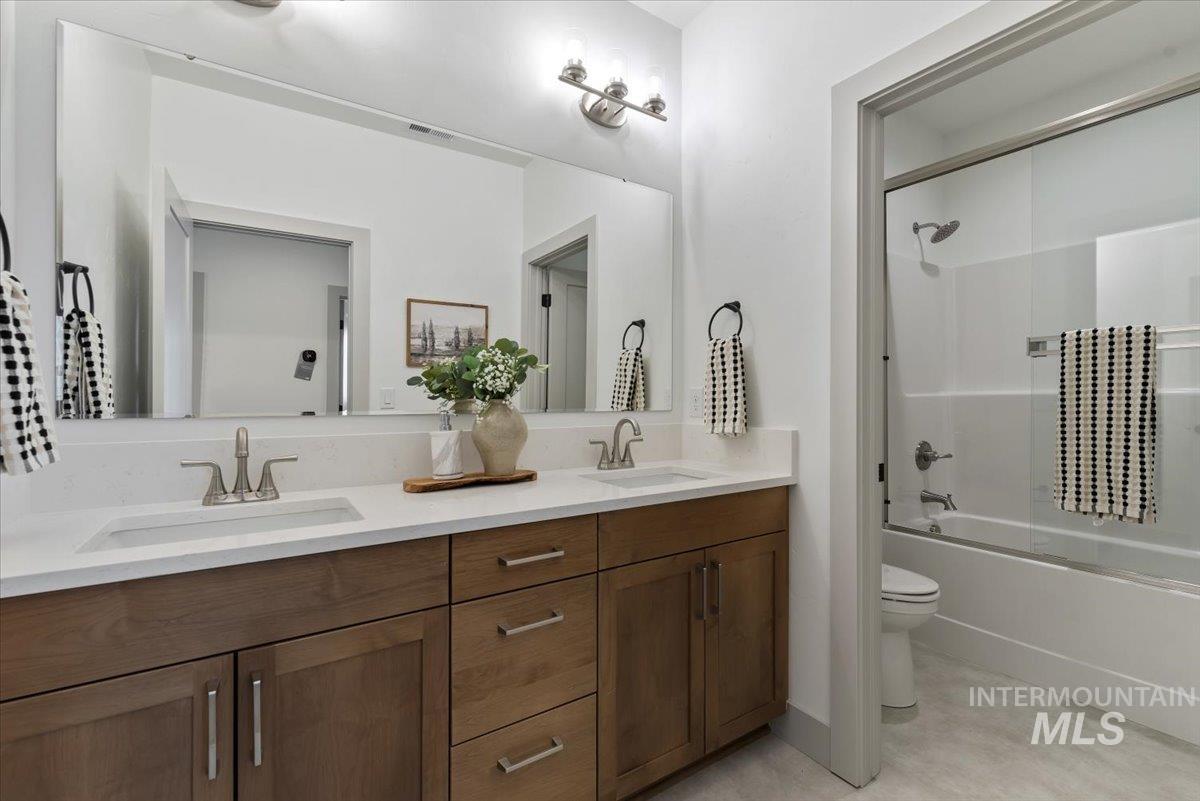 6360 W Largo Dr, Eagle, Idaho 83616, 5 Bedrooms, 2.5 Bathrooms, Residential For Sale, Price $778,000,MLS 98977247