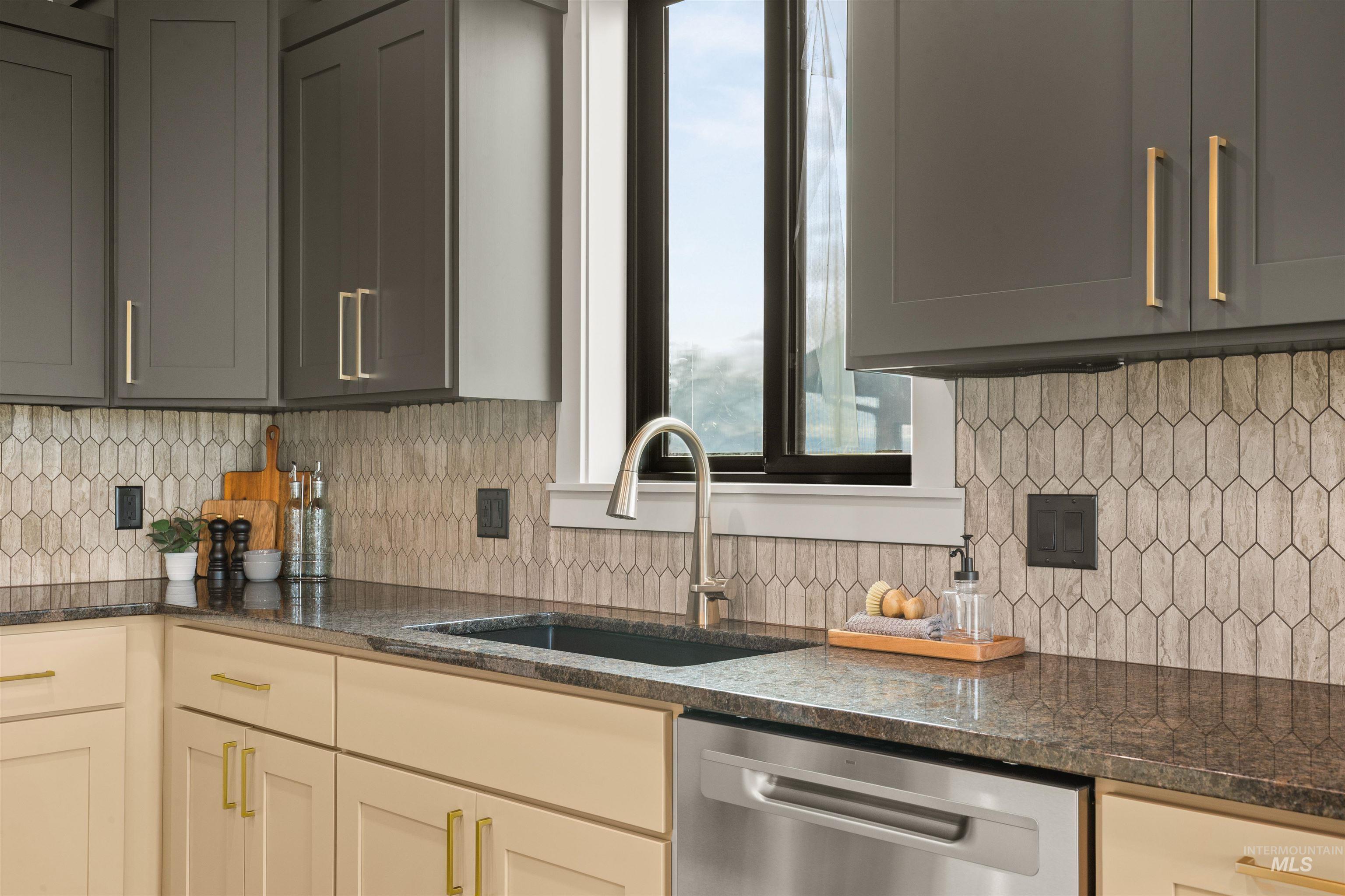 335 Warner Avenue, Lewiston, Idaho 83501, 3 Bedrooms, 2 Bathrooms, Residential For Sale, Price $579,900,MLS 98977250