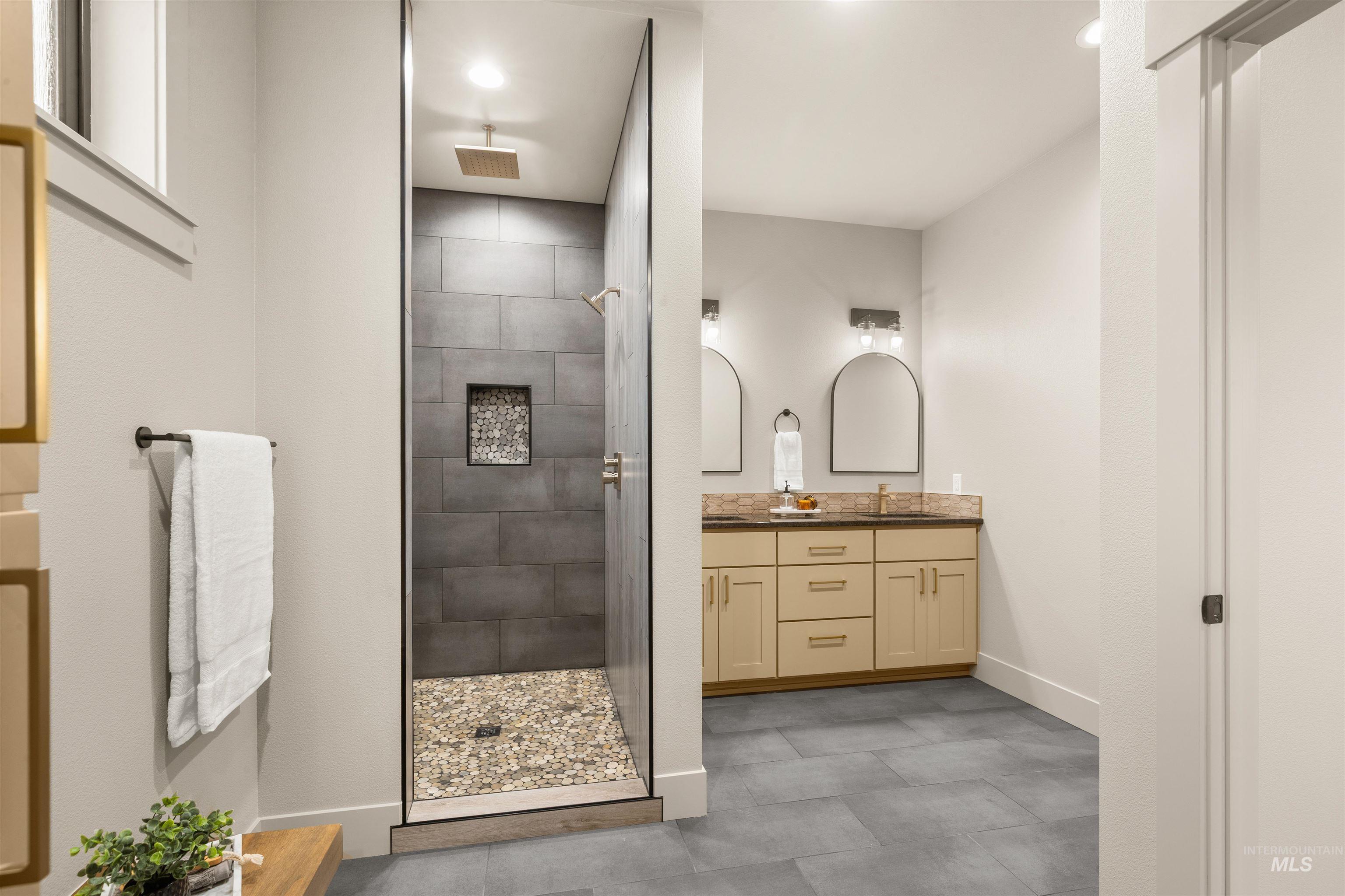 335 Warner Avenue, Lewiston, Idaho 83501, 3 Bedrooms, 2 Bathrooms, Residential For Sale, Price $579,900,MLS 98977250