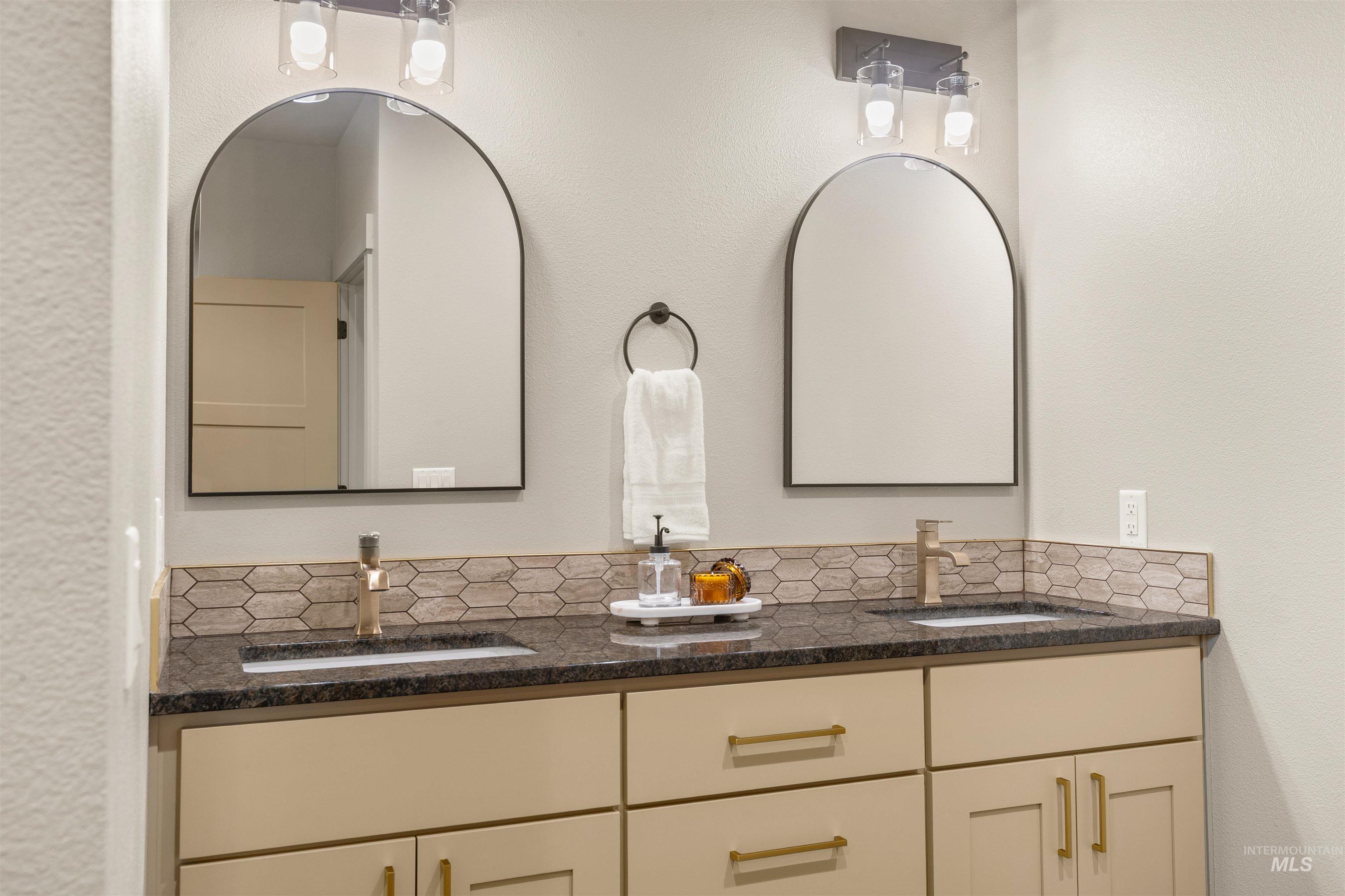 335 Warner Avenue, Lewiston, Idaho 83501, 3 Bedrooms, 2 Bathrooms, Residential For Sale, Price $579,900,MLS 98977250