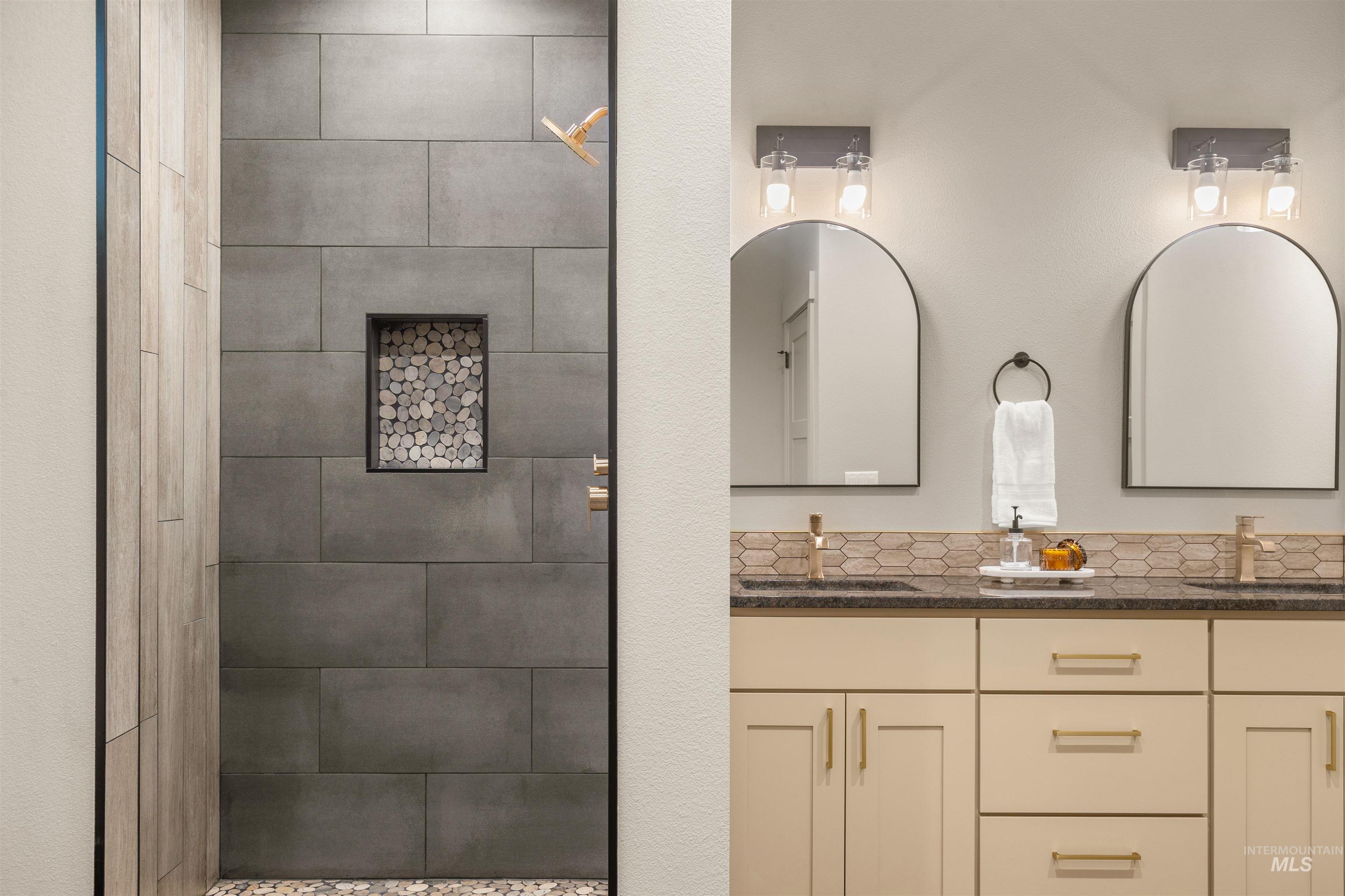 335 Warner Avenue, Lewiston, Idaho 83501, 3 Bedrooms, 2 Bathrooms, Residential For Sale, Price $579,900,MLS 98977250