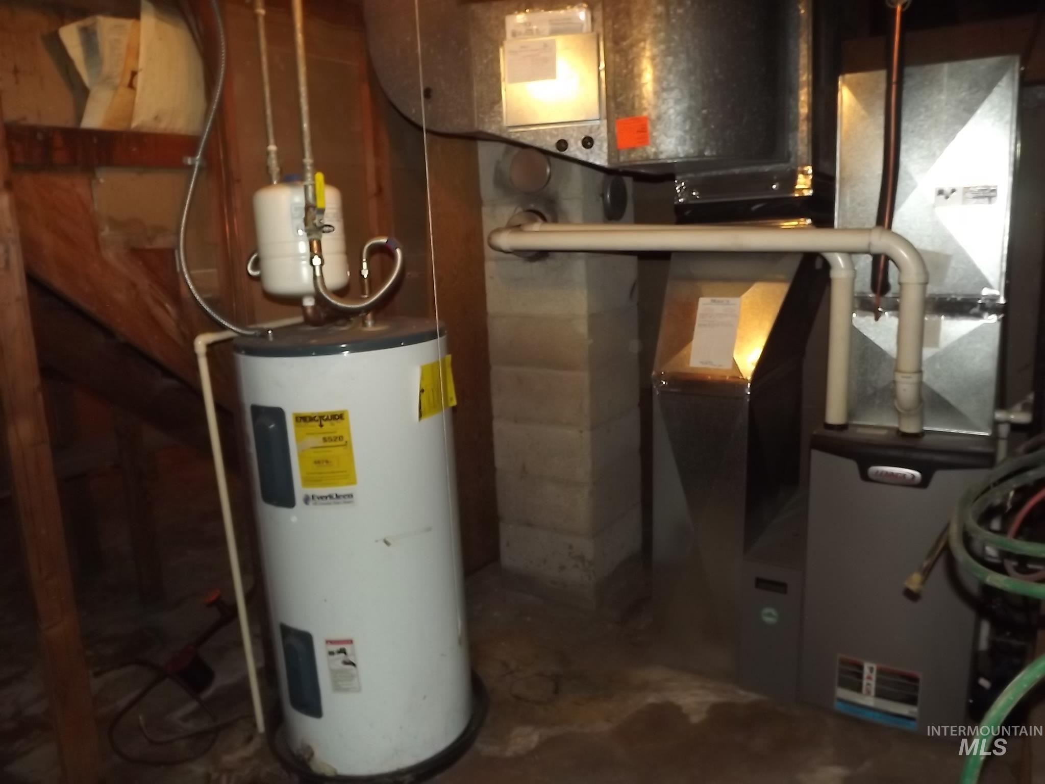 3415 11th Street, Lewiston, Idaho 83501, 5 Bedrooms, 2 Bathrooms, Residential For Sale, Price $200,000, 98977265