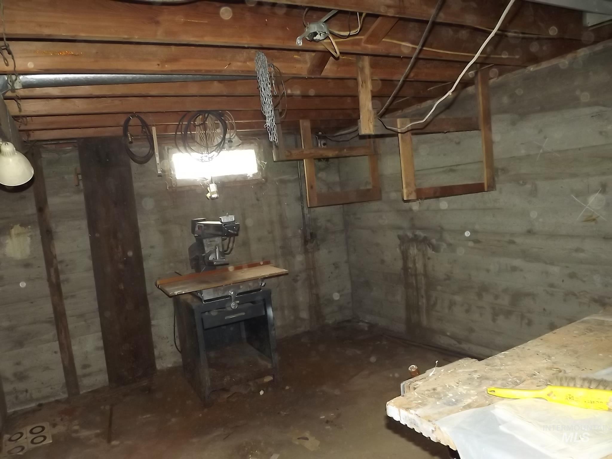 3415 11th Street, Lewiston, Idaho 83501, 5 Bedrooms, 2 Bathrooms, Residential For Sale, Price $200,000, 98977265