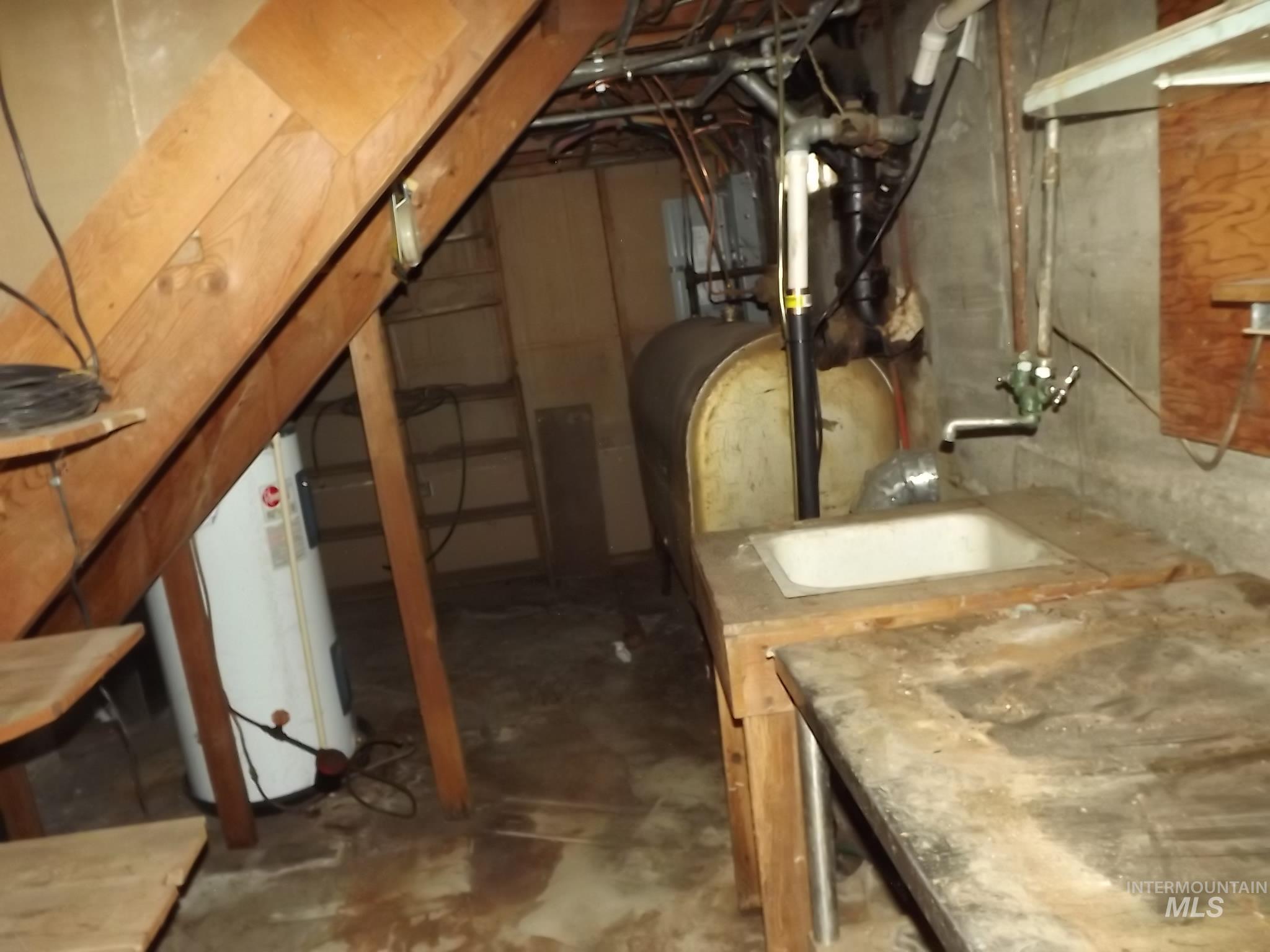 3415 11th Street, Lewiston, Idaho 83501, 5 Bedrooms, 2 Bathrooms, Residential For Sale, Price $200,000, 98977265