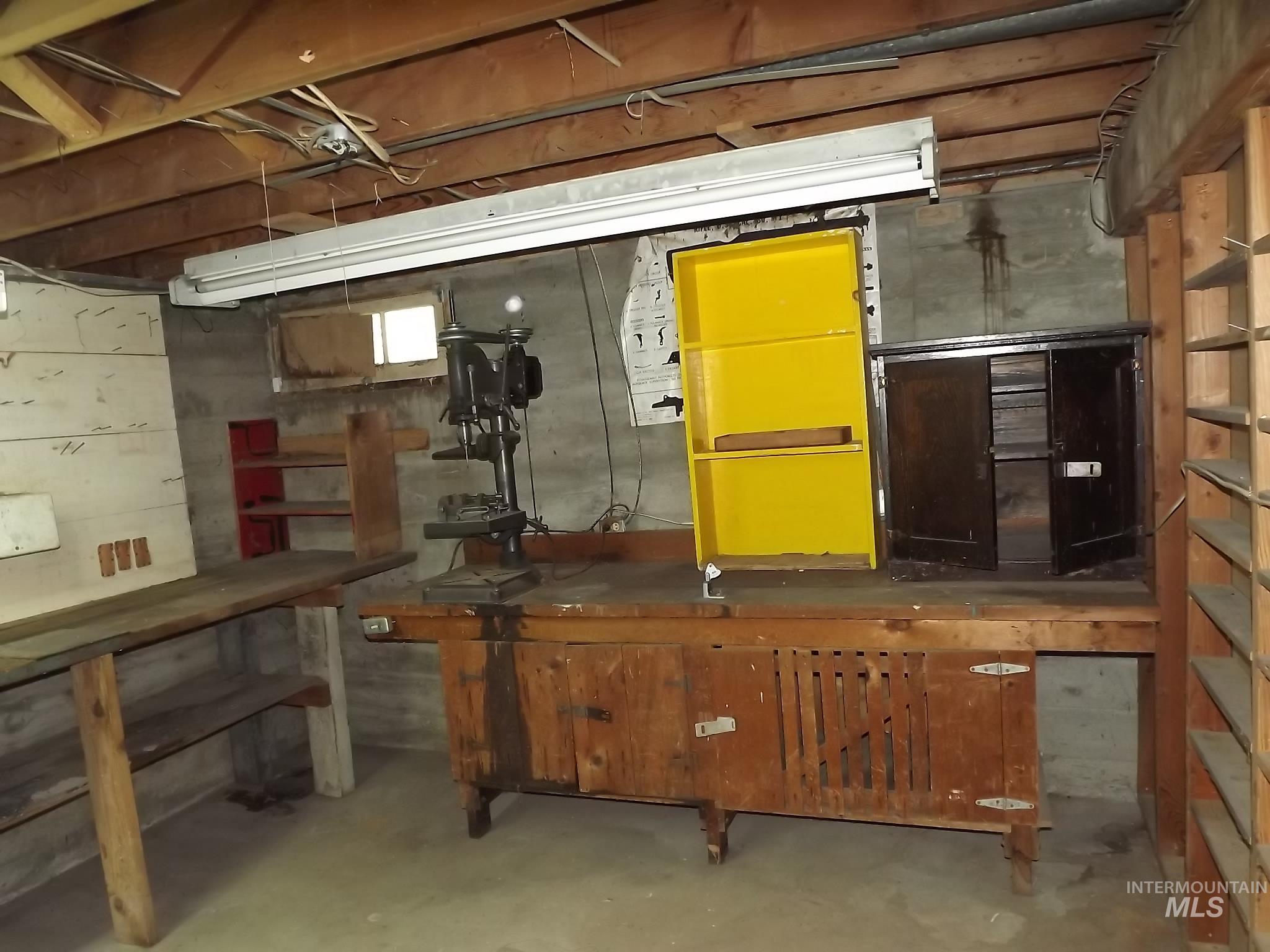 3415 11th Street, Lewiston, Idaho 83501, 5 Bedrooms, 2 Bathrooms, Residential For Sale, Price $200,000, 98977265