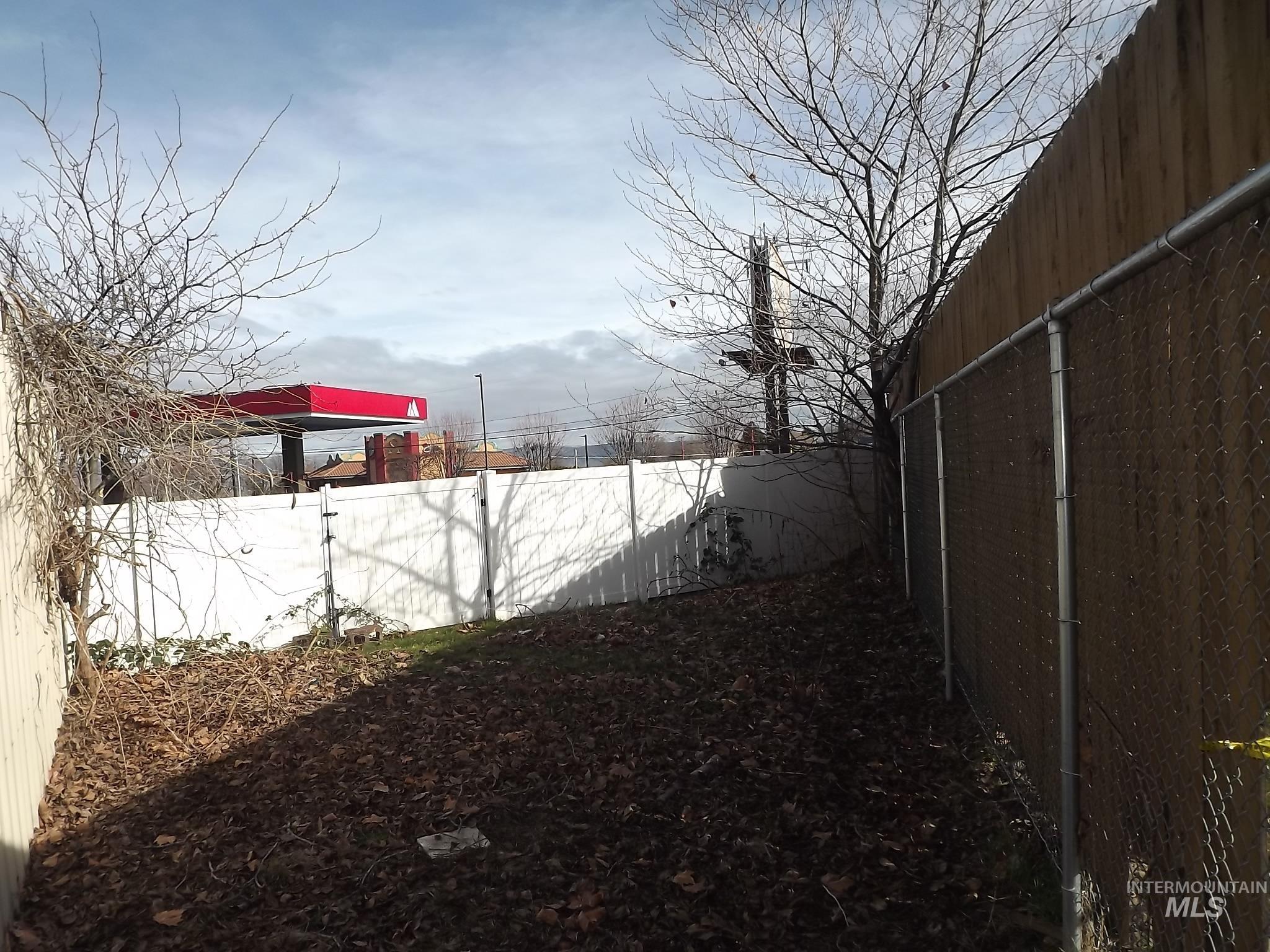 3415 11th Street, Lewiston, Idaho 83501, 5 Bedrooms, 2 Bathrooms, Residential For Sale, Price $200,000, 98977265