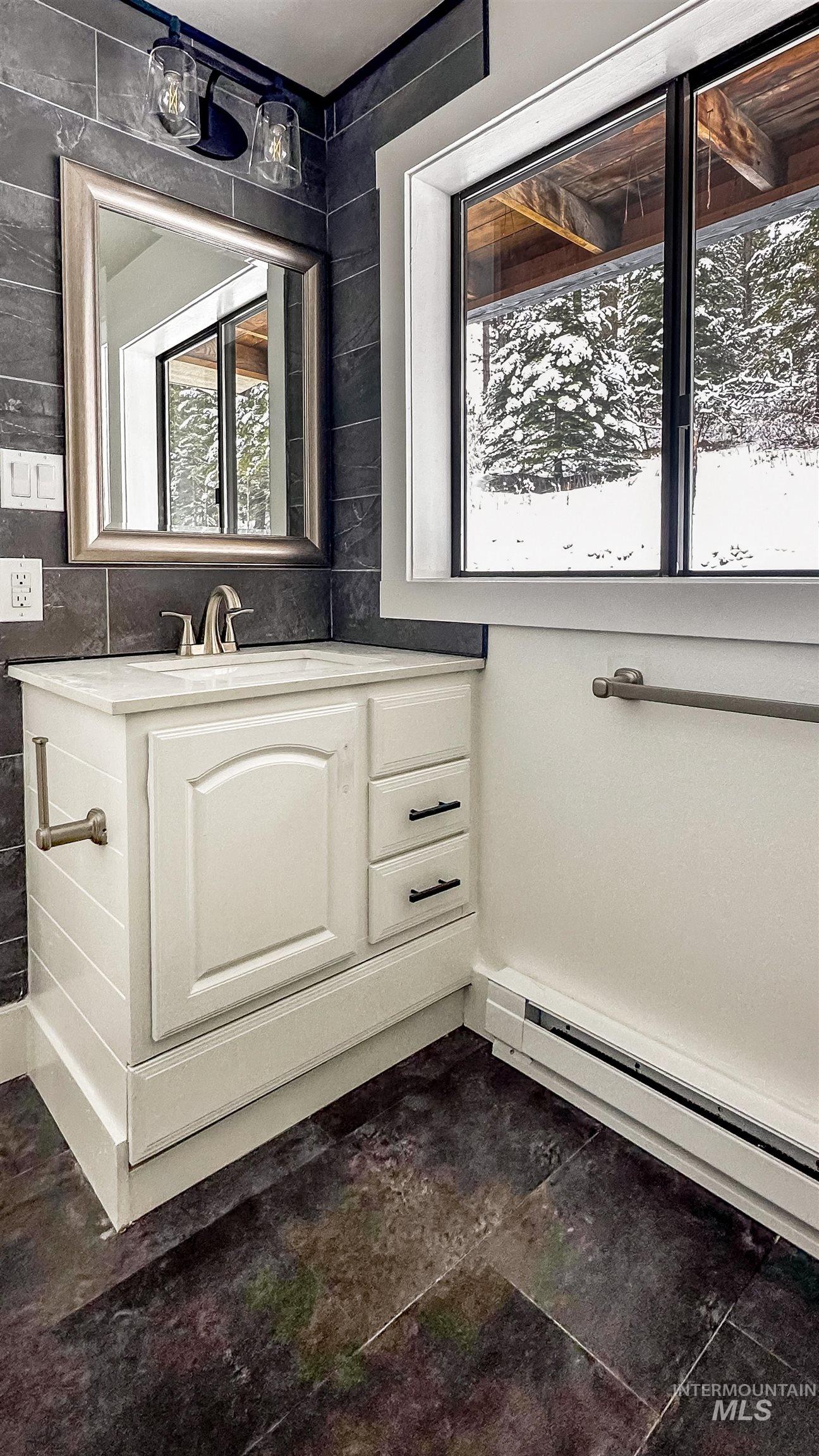 5 Pump House Rd, Garden Valley, Idaho 83622, 2 Bedrooms, 1 Bathroom, Residential For Sale, Price $475,000,MLS 98977267