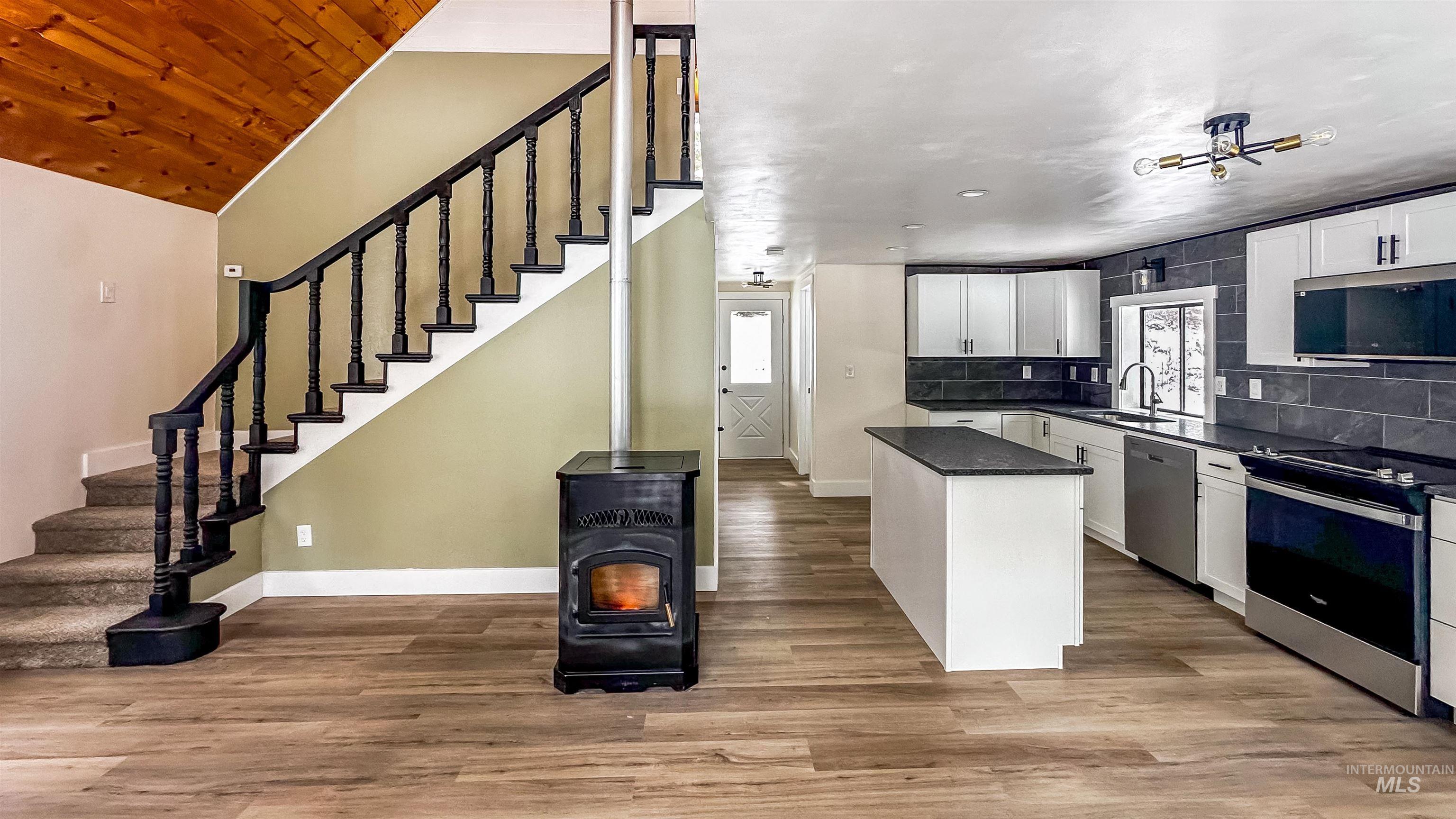 5 Pump House Rd, Garden Valley, Idaho 83622, 2 Bedrooms, 1 Bathroom, Residential For Sale, Price $465,000, 98977267