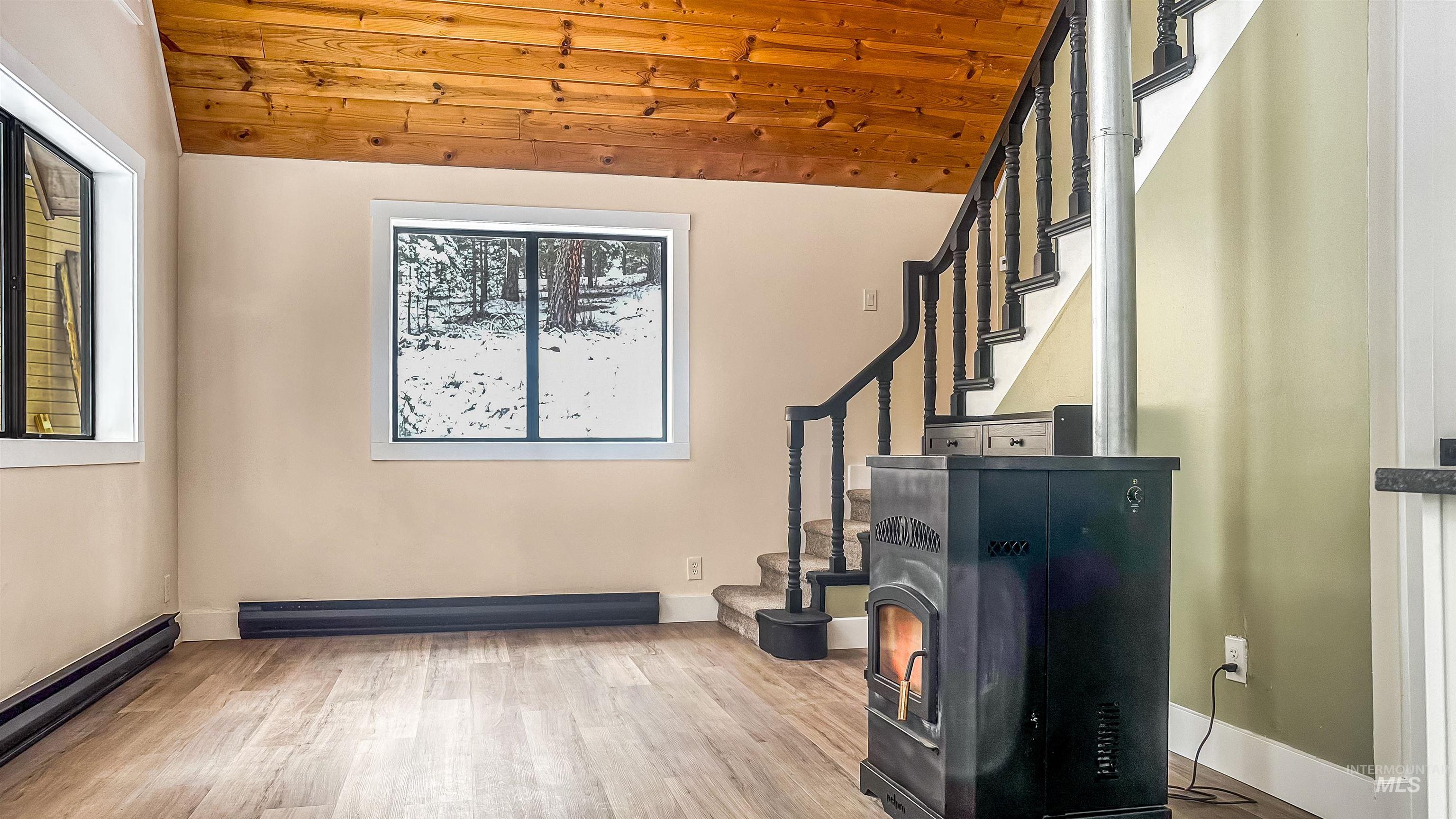 5 Pump House Rd, Garden Valley, Idaho 83622, 2 Bedrooms, 1 Bathroom, Residential For Sale, Price $465,000, 98977267