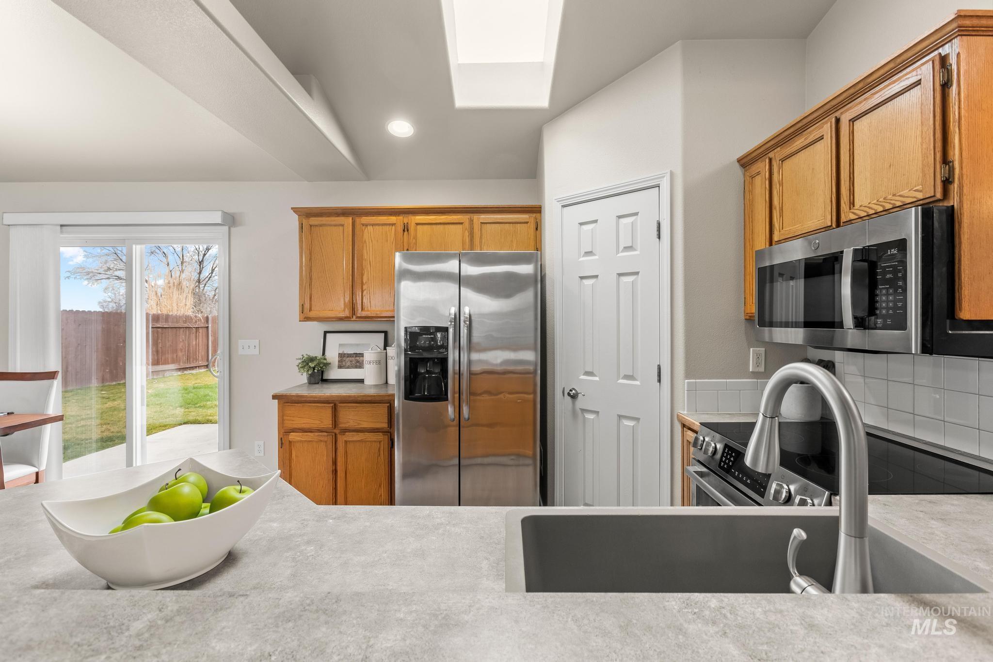 7597 N Dodgin Ave, Boise, Idaho 83714, 3 Bedrooms, 2 Bathrooms, Residential For Sale, Price $439,900, 98977268