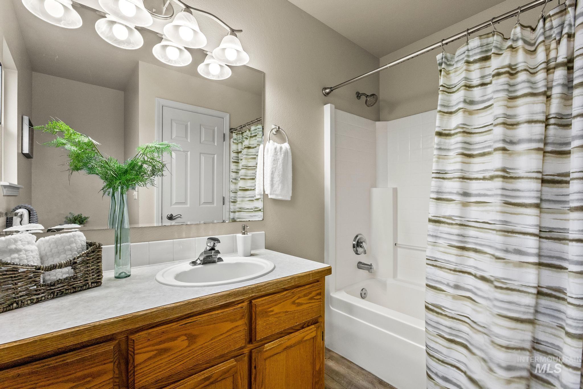 7597 N Dodgin Ave, Boise, Idaho 83714, 3 Bedrooms, 2 Bathrooms, Residential For Sale, Price $439,900, 98977268