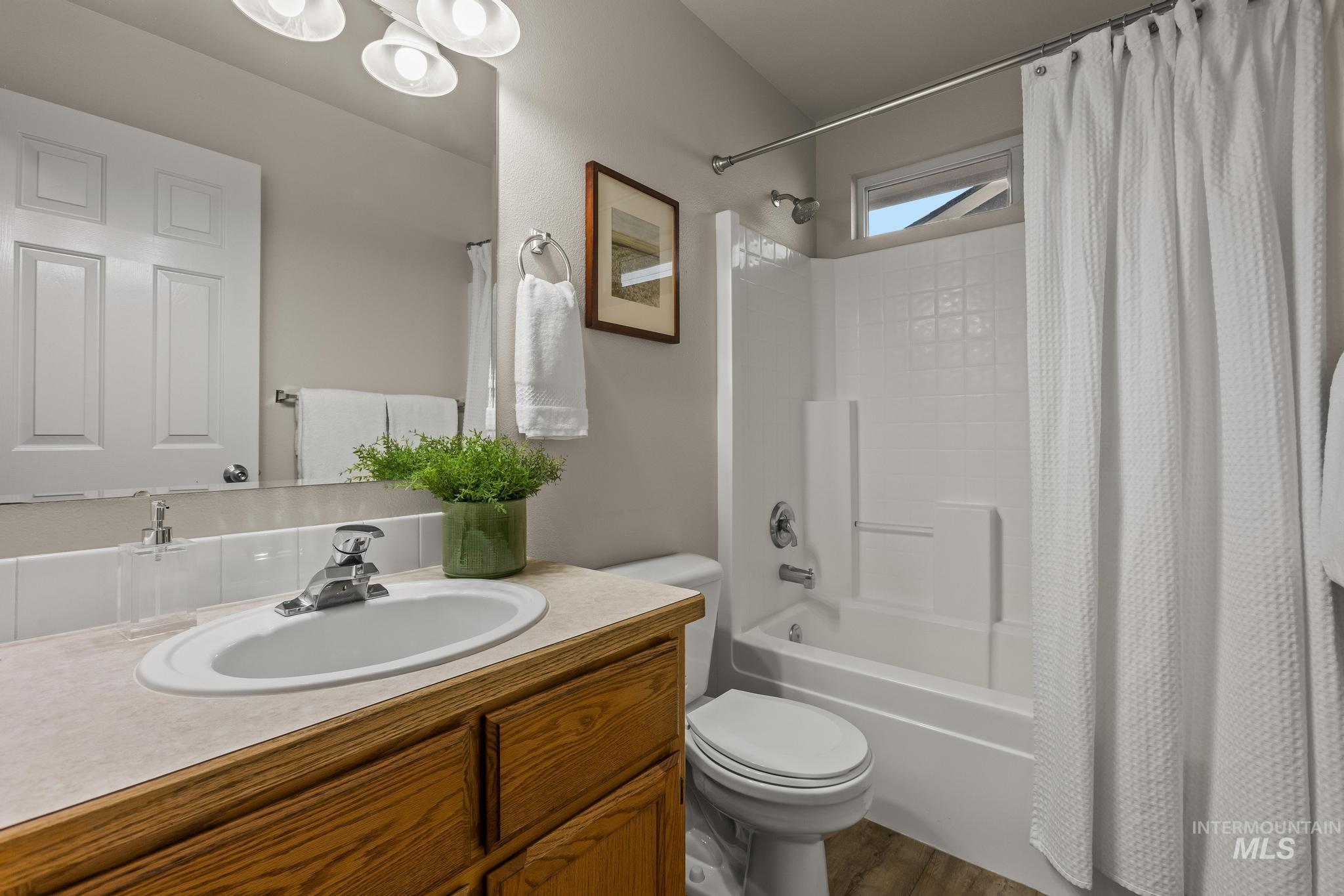 7597 N Dodgin Ave, Boise, Idaho 83714, 3 Bedrooms, 2 Bathrooms, Residential For Sale, Price $439,900, 98977268